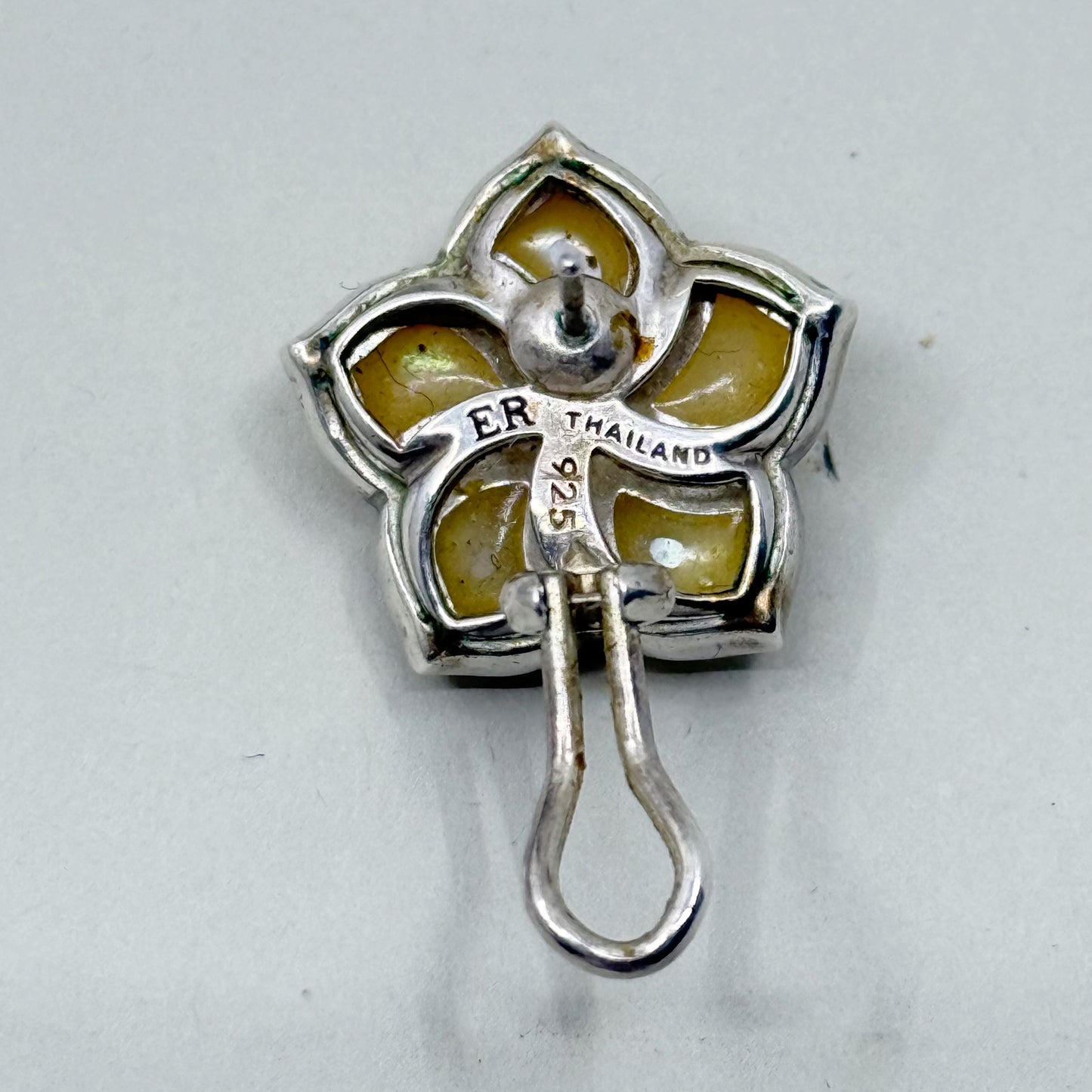 ER sterling silver mother of pearl flower earrings - GM1020