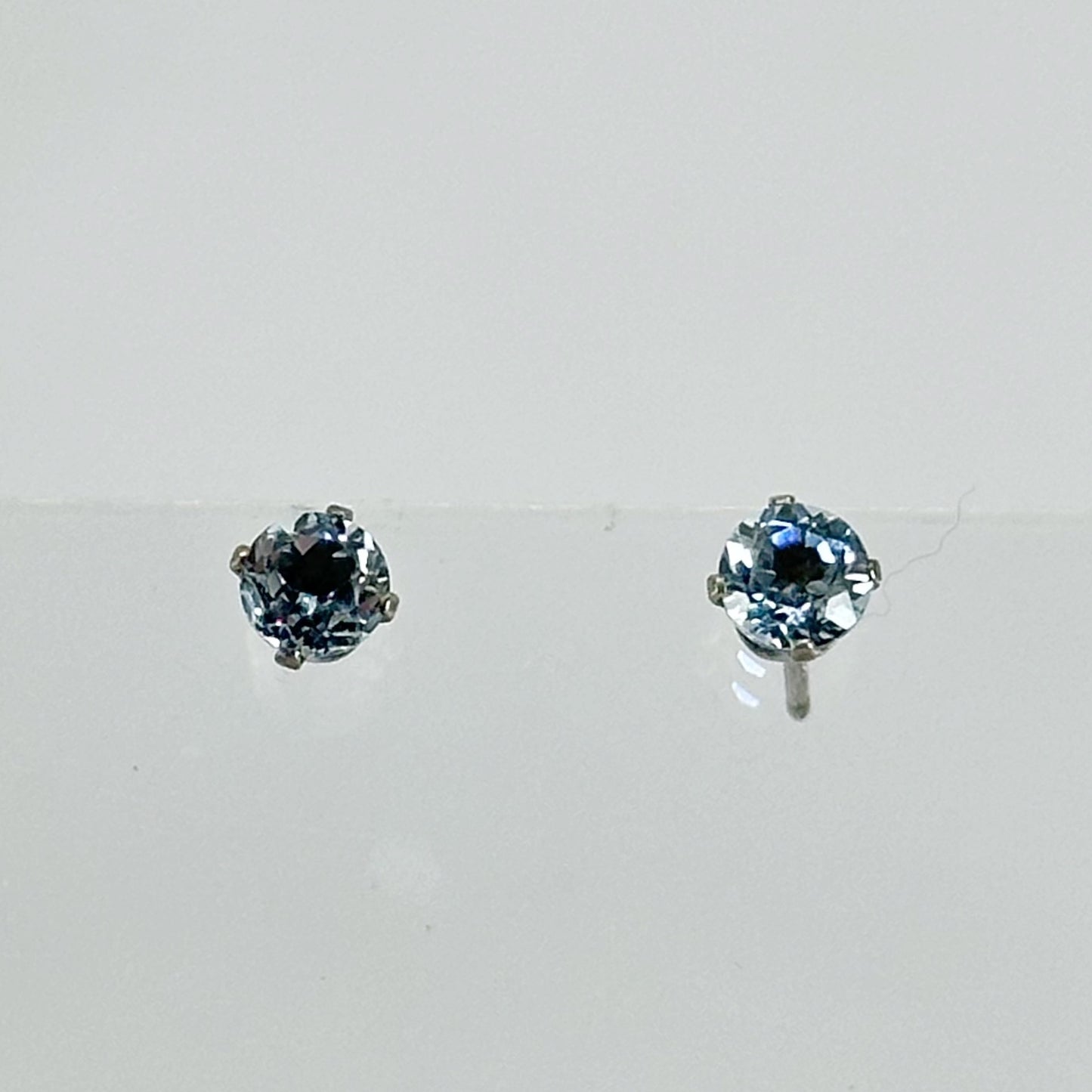 sterling silver blue topaz stud earrings - GM1073
