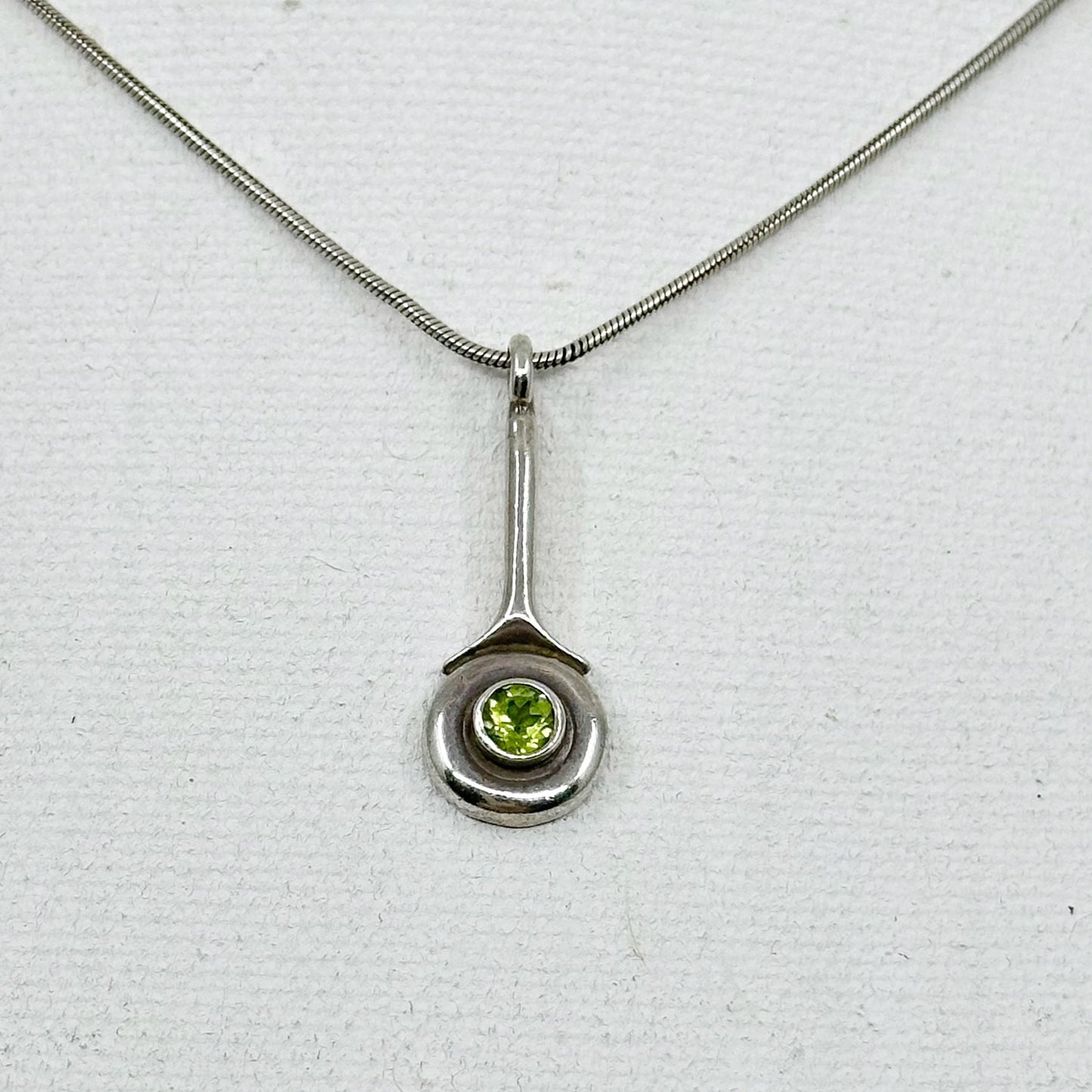 Sterling silver Peridot pendant necklace - GM1077