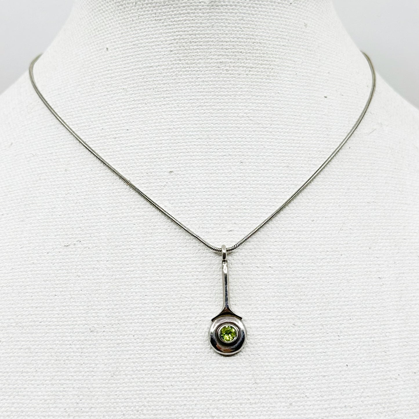 Sterling silver Peridot pendant necklace - GM1077
