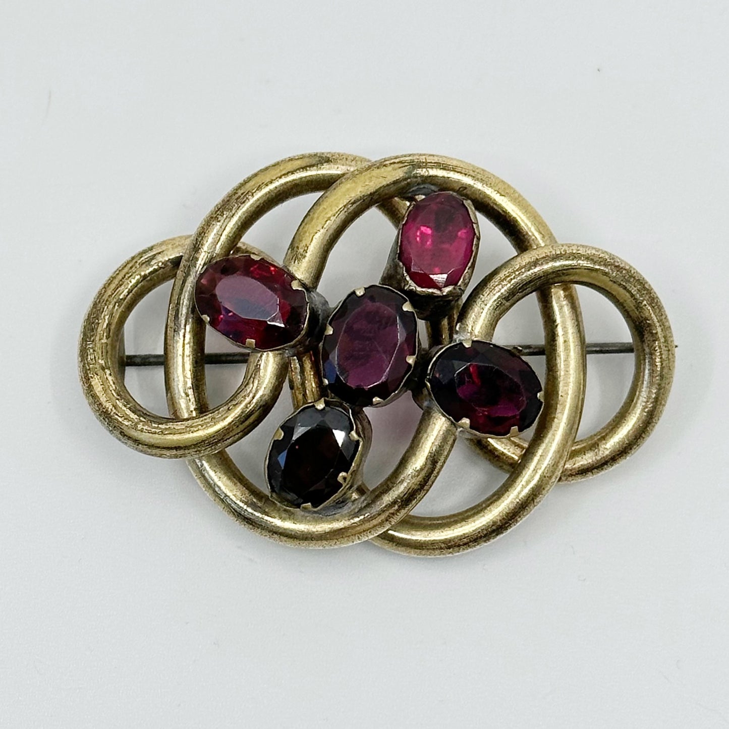 Late Edwardian pinchbeck garnet brooch - GM1086