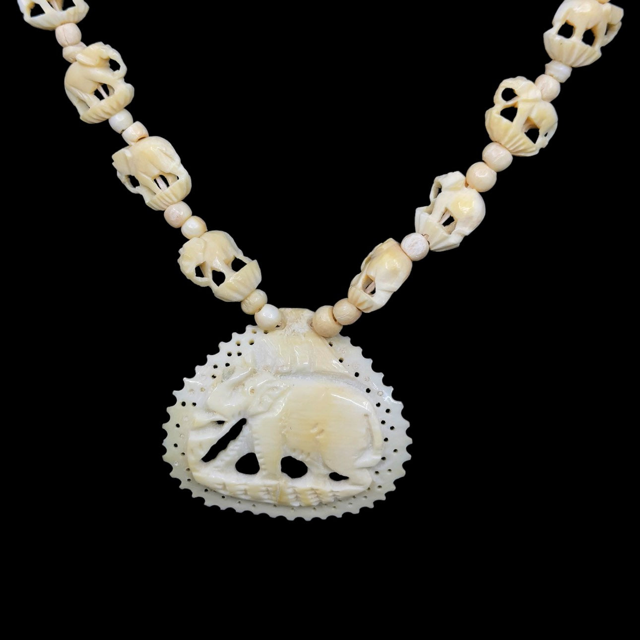 Vintage bone carved elephant bead necklace - GM1094