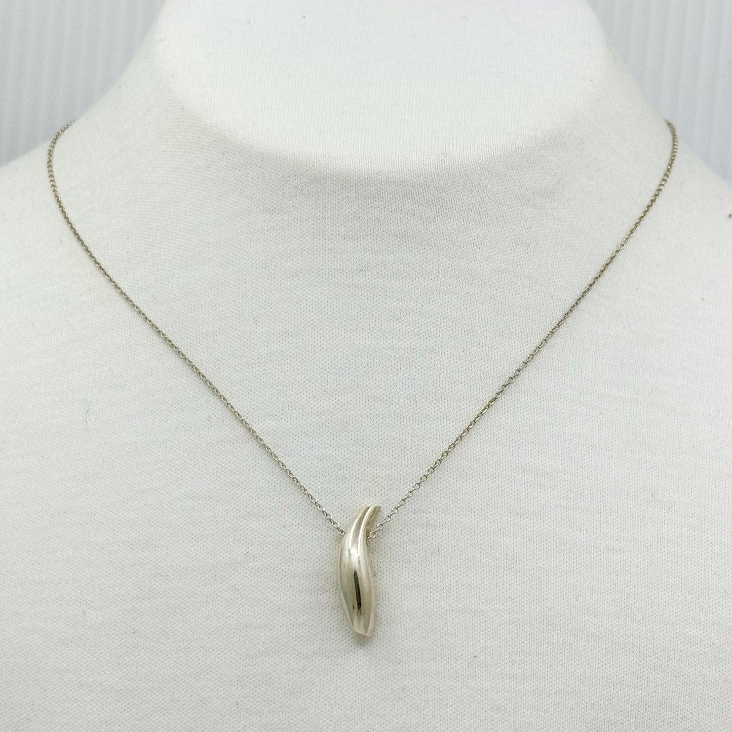 Tiffany & Co Frank Gehry Sterling silver fish pendant necklace - GM1131