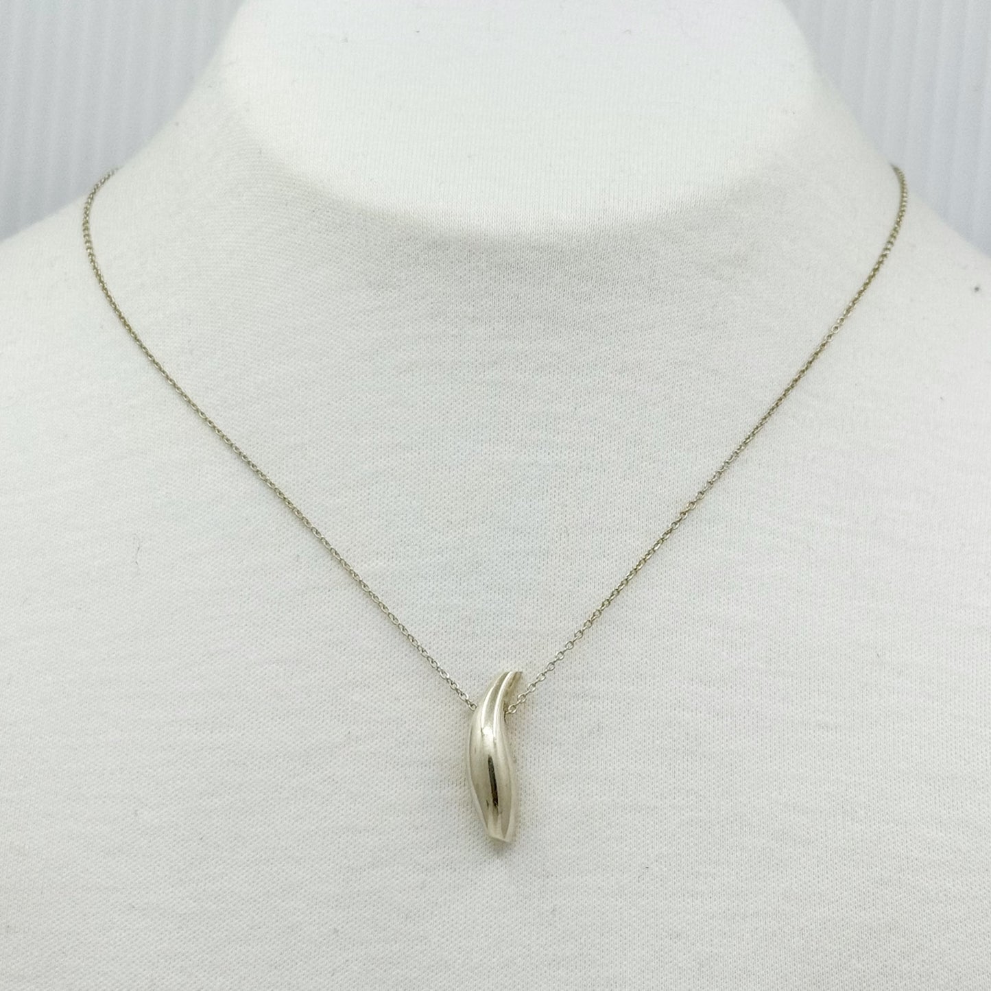 Tiffany & Co Frank Gehry Sterling silver fish pendant necklace - GM1131