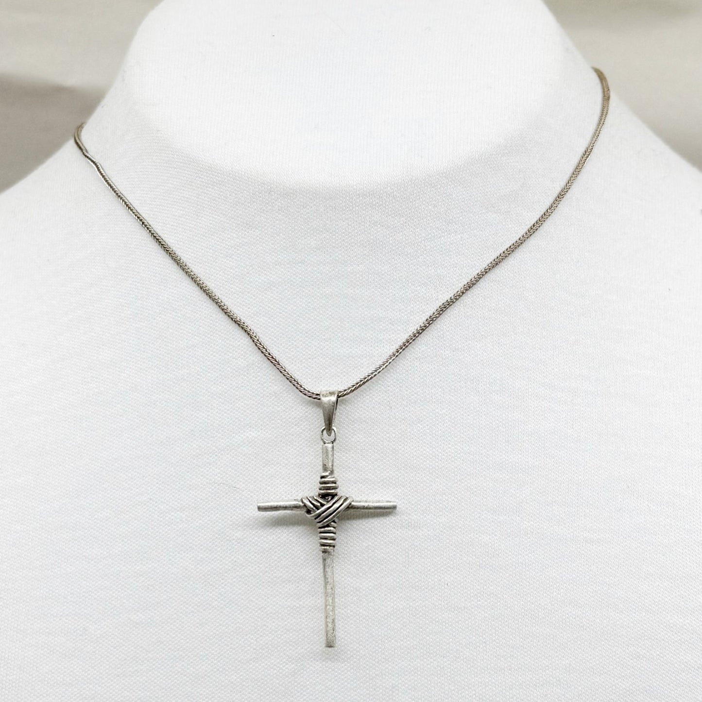 Vintage Sterling Silver cross pendant - GM1136