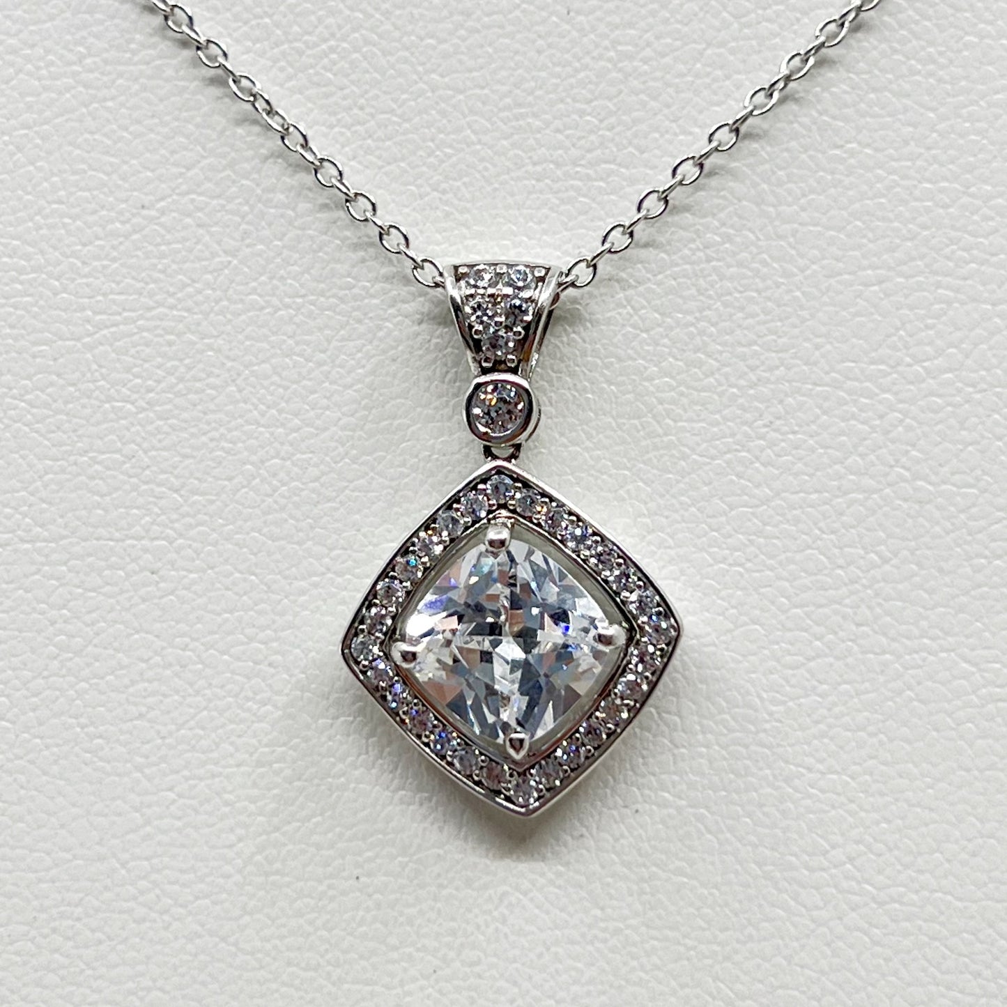 Sterling silver cubic zirconia pendant necklace - GM1149