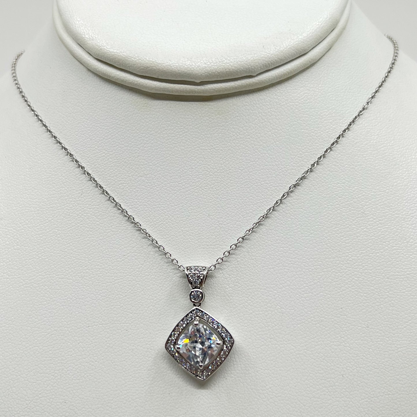 Sterling silver cubic zirconia pendant necklace - GM1149