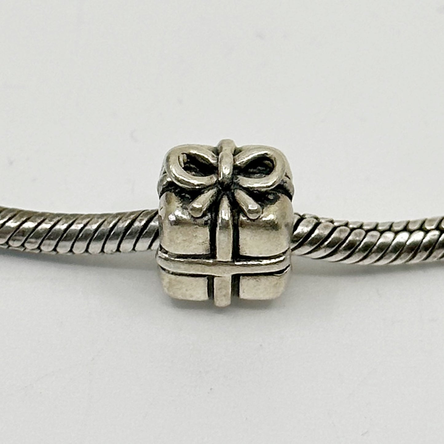 PANDORA Sterling Silver Present bead Charm - GM1150