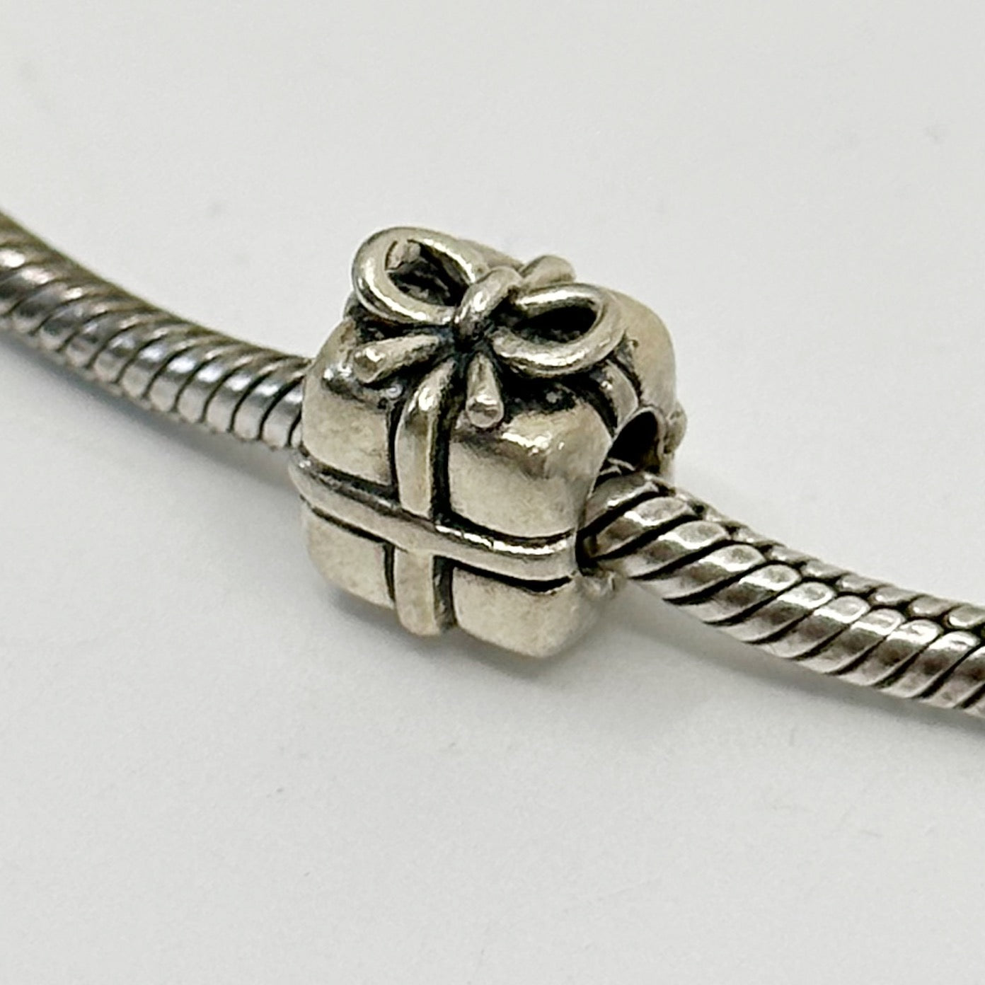 PANDORA Sterling Silver Present bead Charm - GM1150