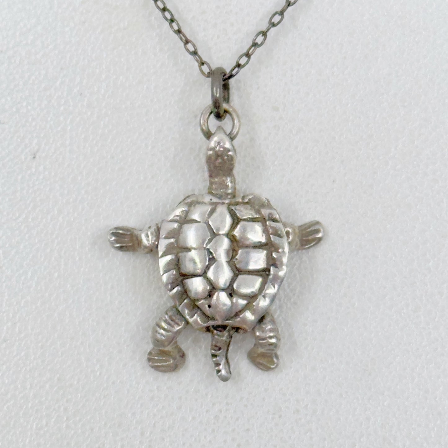 Sterling silver articulated turtle pendant GM1157
