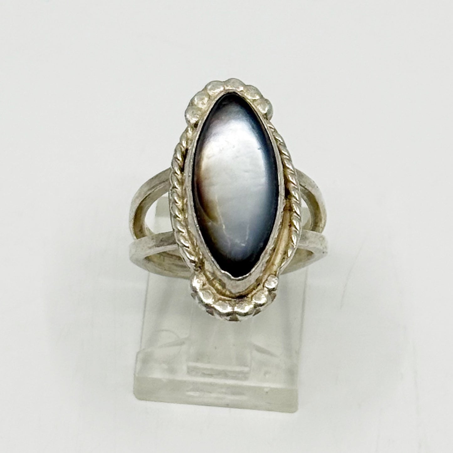 Vintage Southwest sterling silver mother of pearl ring - GM1173