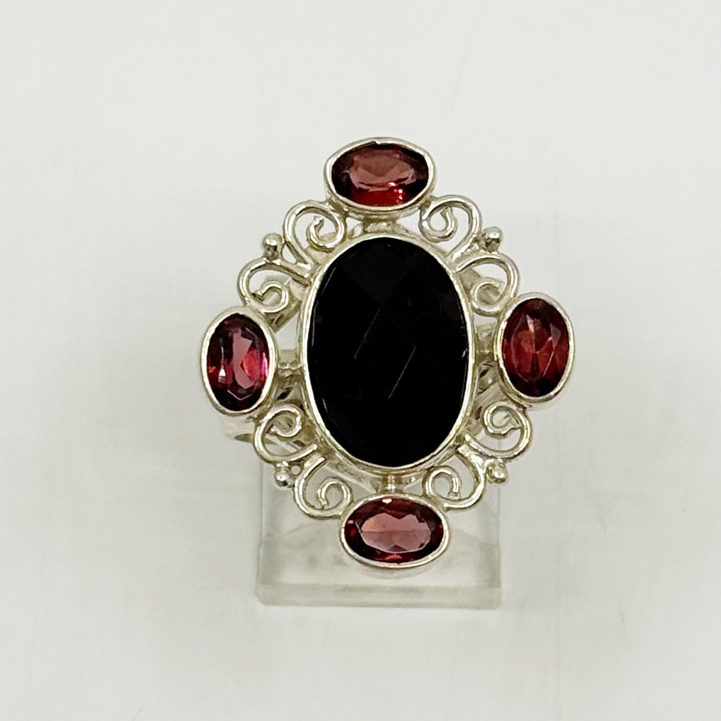Sterling silver garnet & onyx ring - GM1180