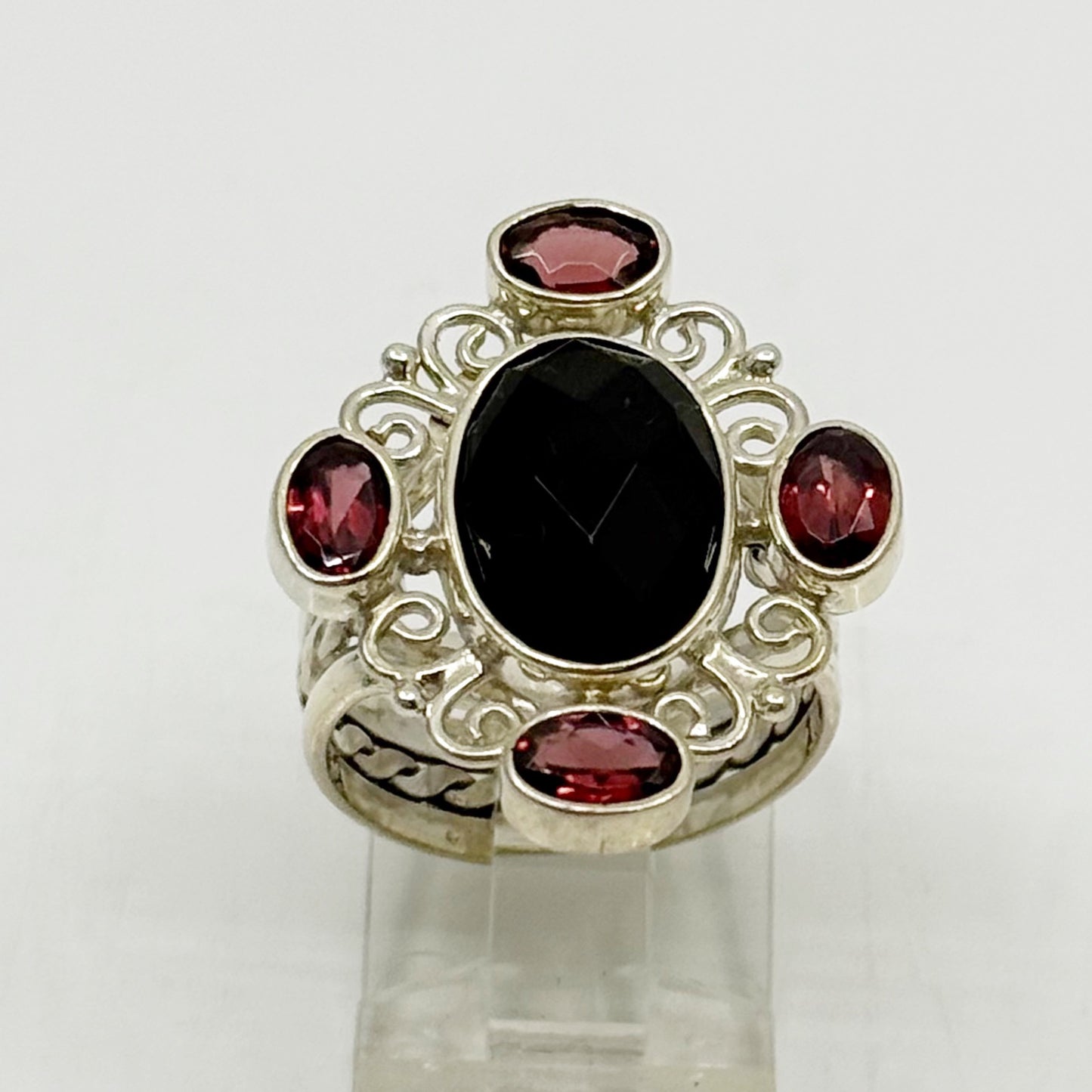 Sterling silver garnet & onyx ring - GM1180