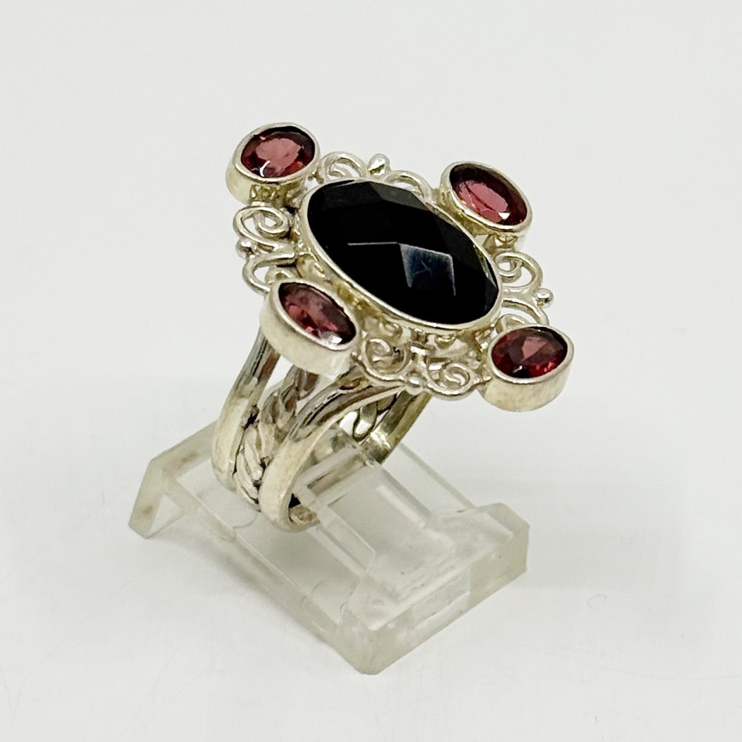 Sterling silver garnet & onyx ring - GM1180