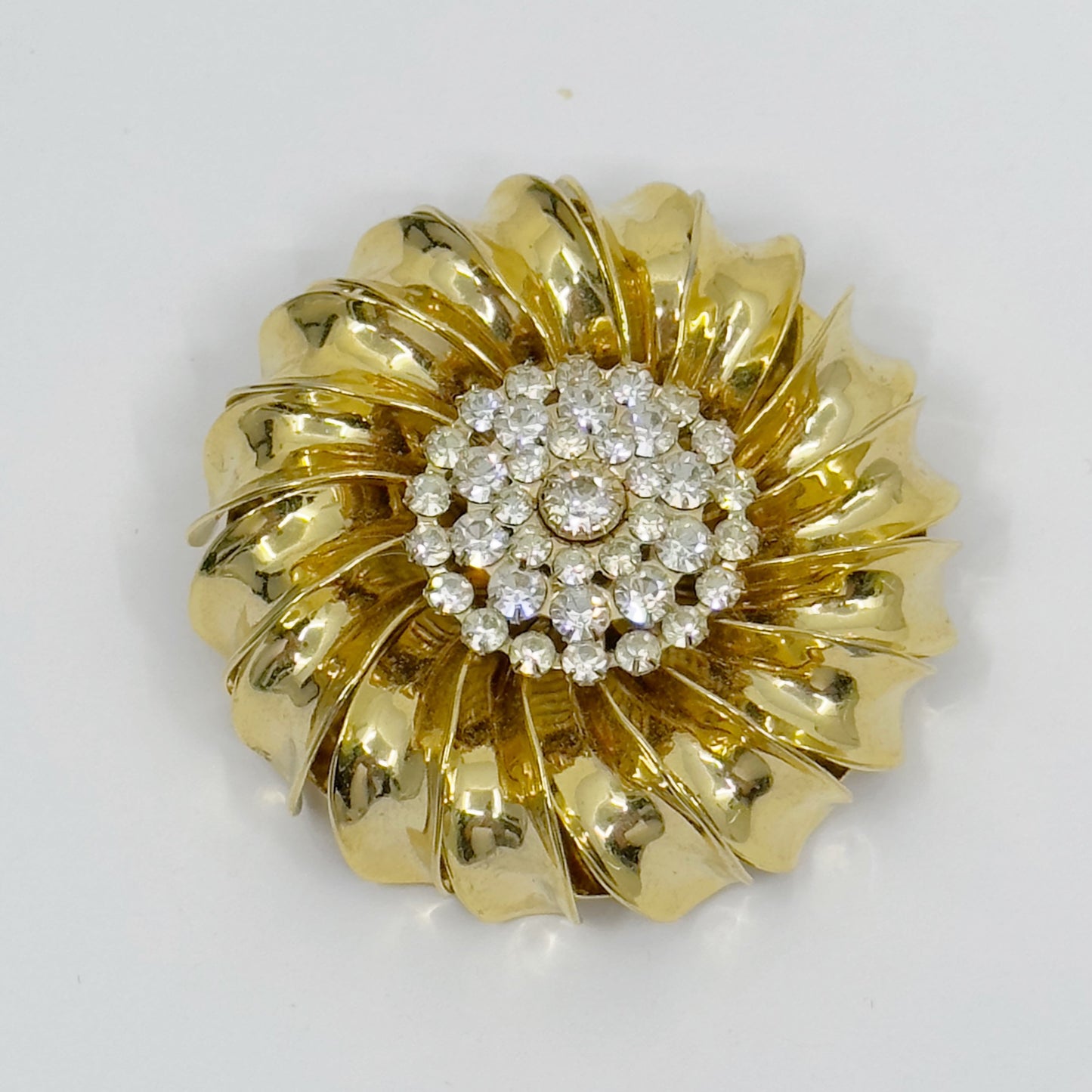 Vintage Gold tone diamante rhinestone flower motif brooch - GM3013