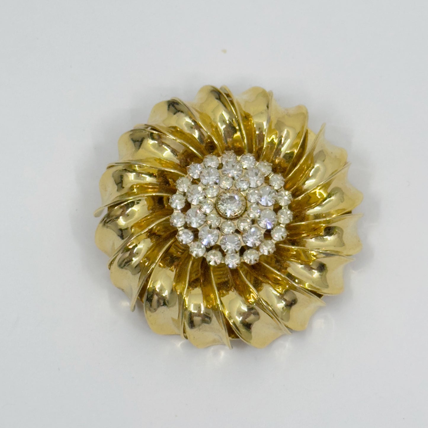 Vintage Gold tone diamante rhinestone flower motif brooch - GM3013