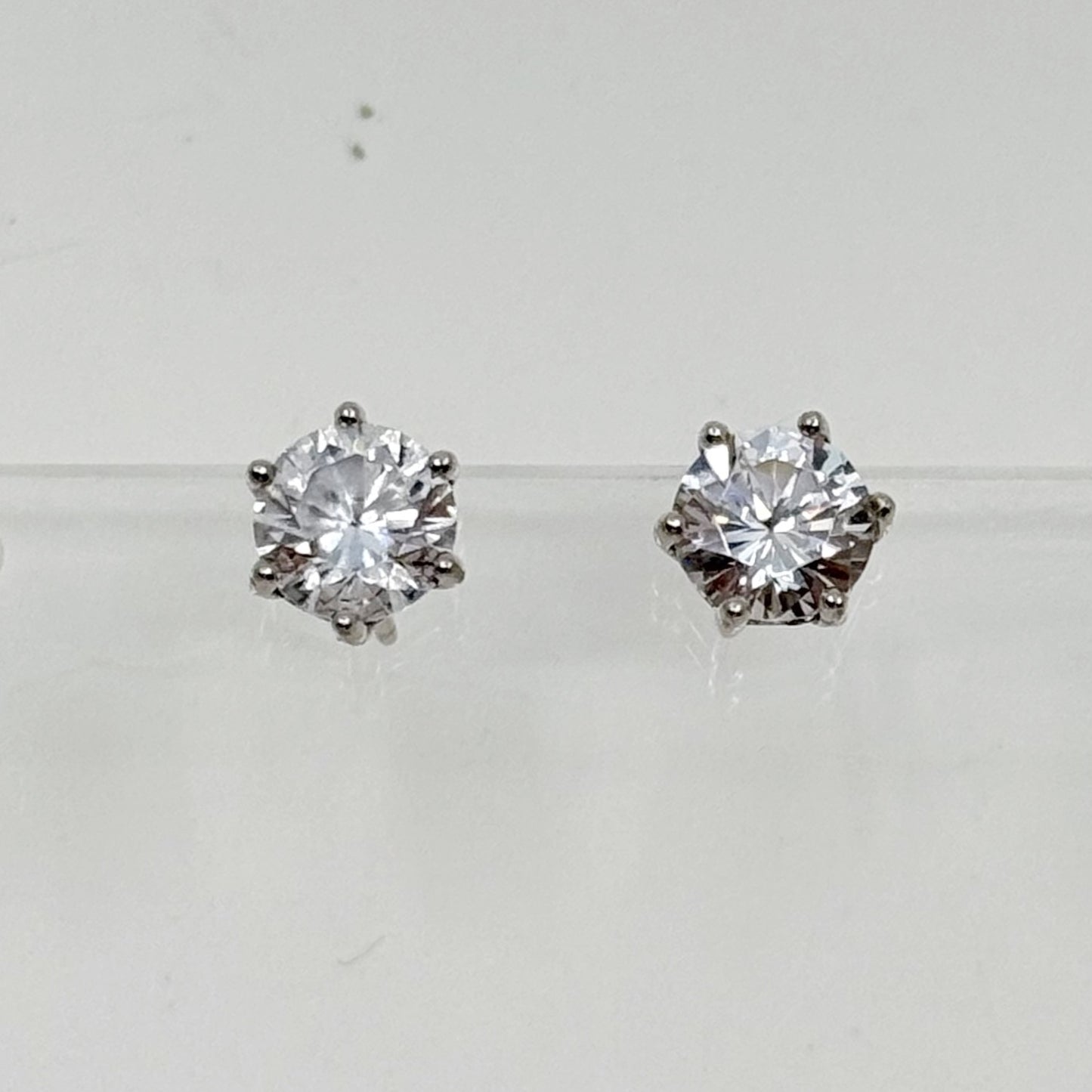sterling silver 6.5mm cubic zirconia stud earrings - GM102