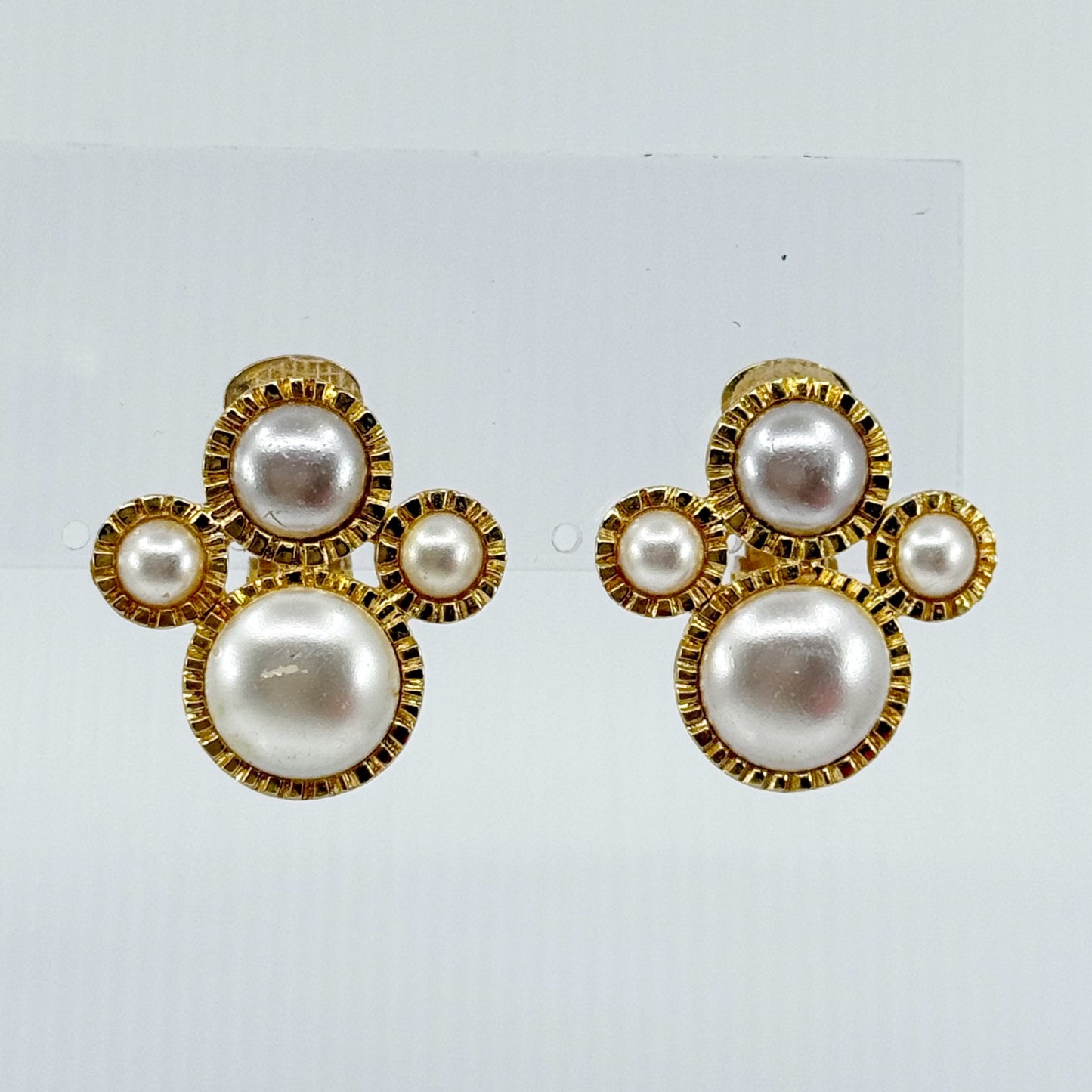 Vintage Kenneth J Lane KJL Gold Tone Pearl clip on earrings - GM1502