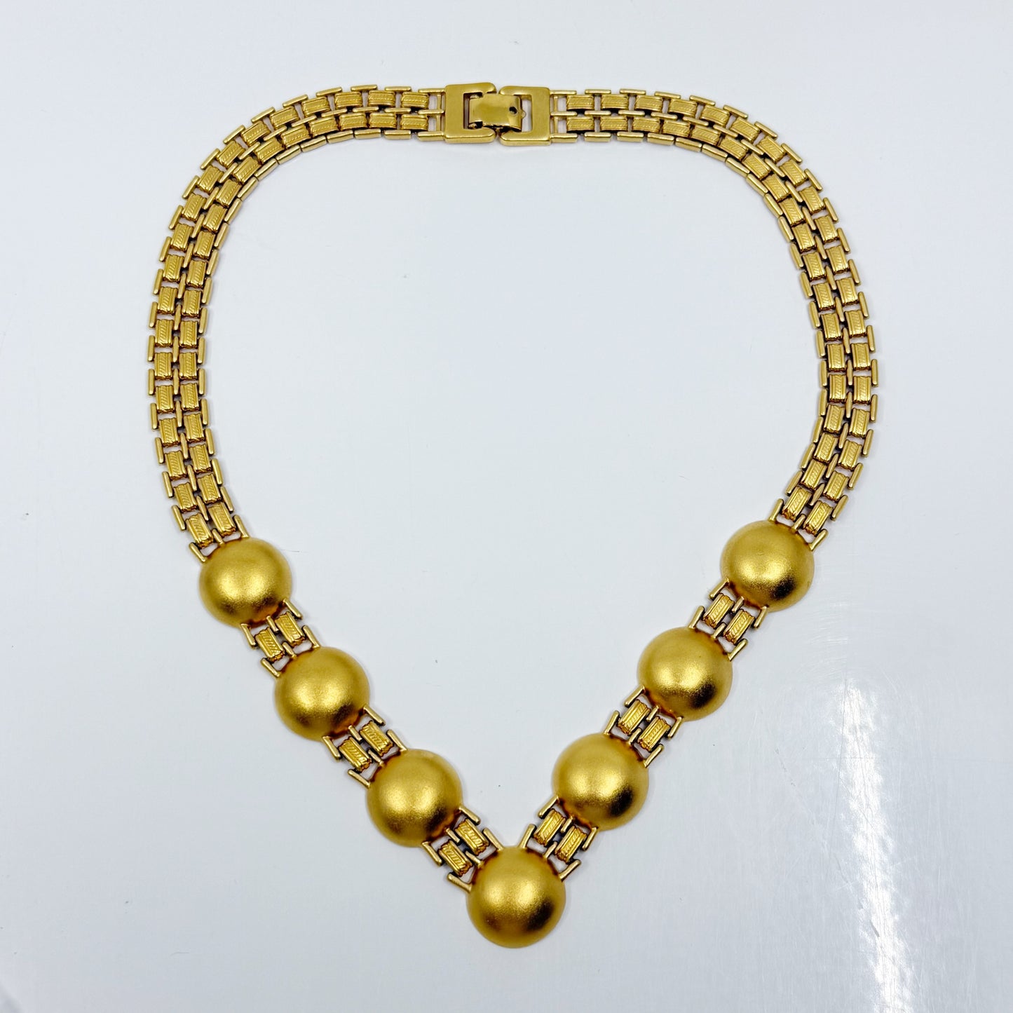 Vintage Monet gold tone necklace - GM1514