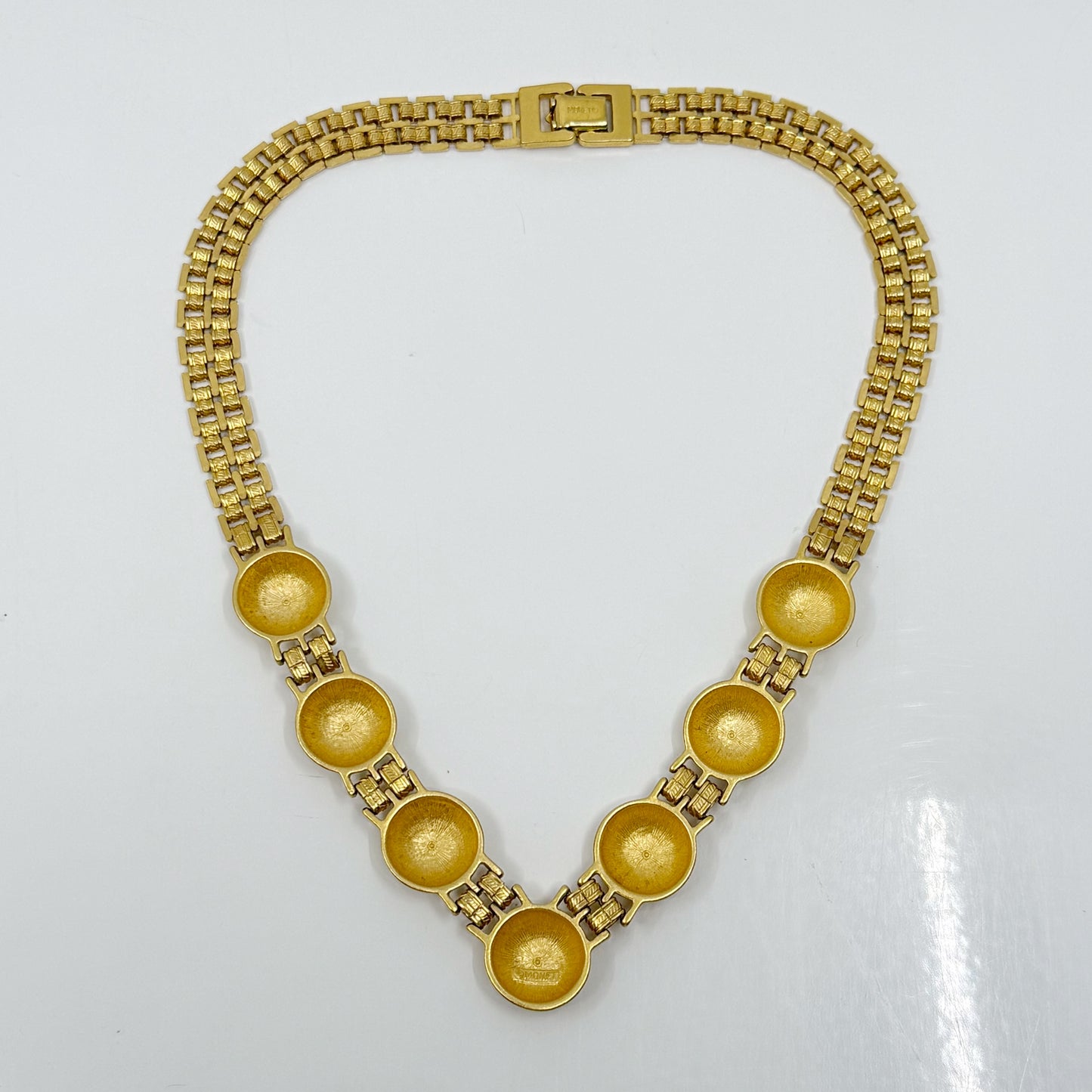 Vintage Monet gold tone necklace - GM1514