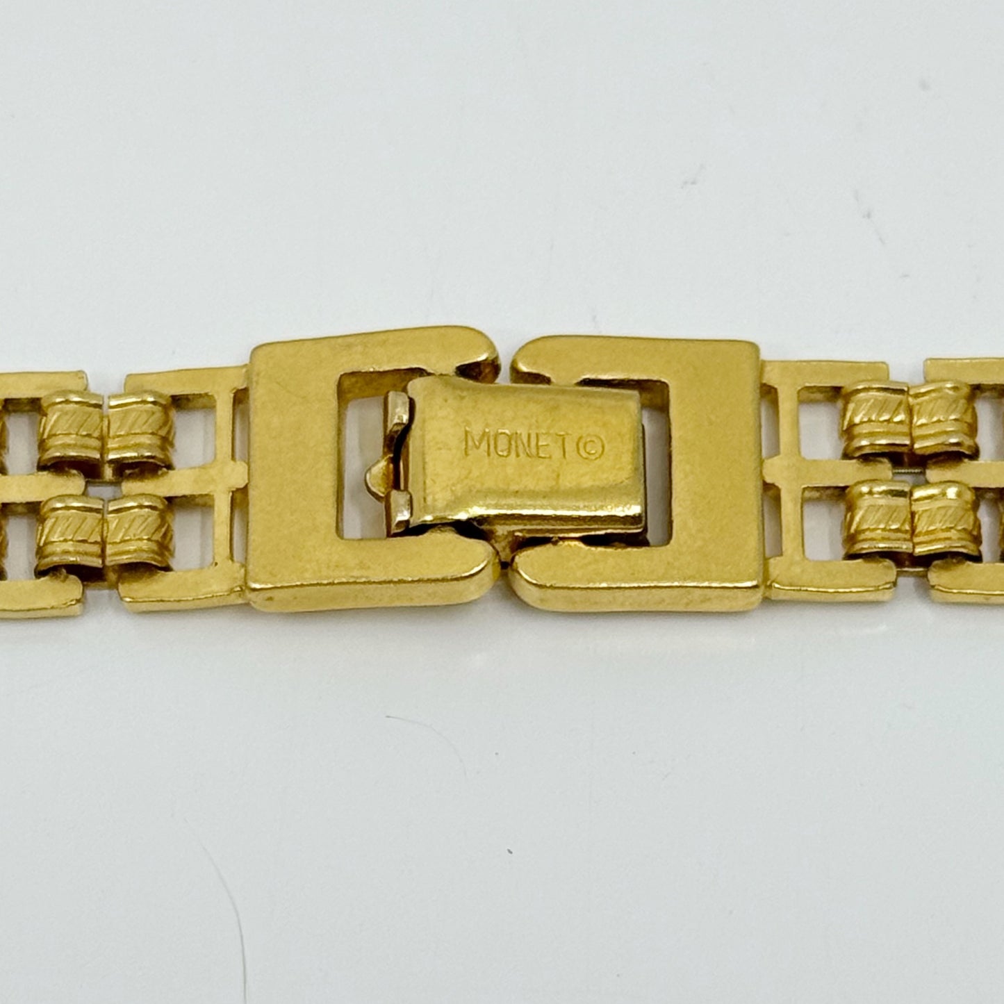Vintage Monet gold tone necklace - GM1514