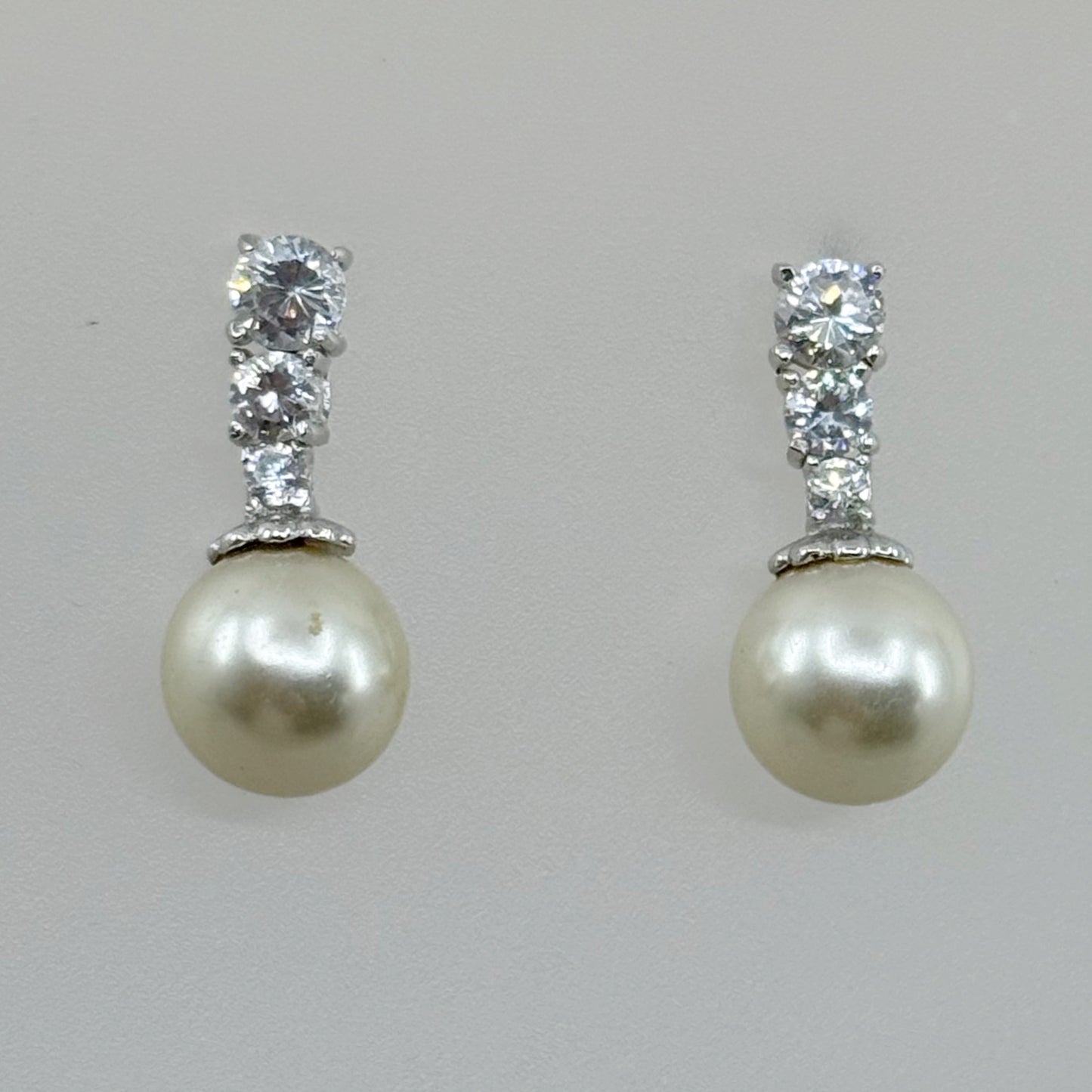 silver tone pearl & cubic zirconia drop earrings - GM1528