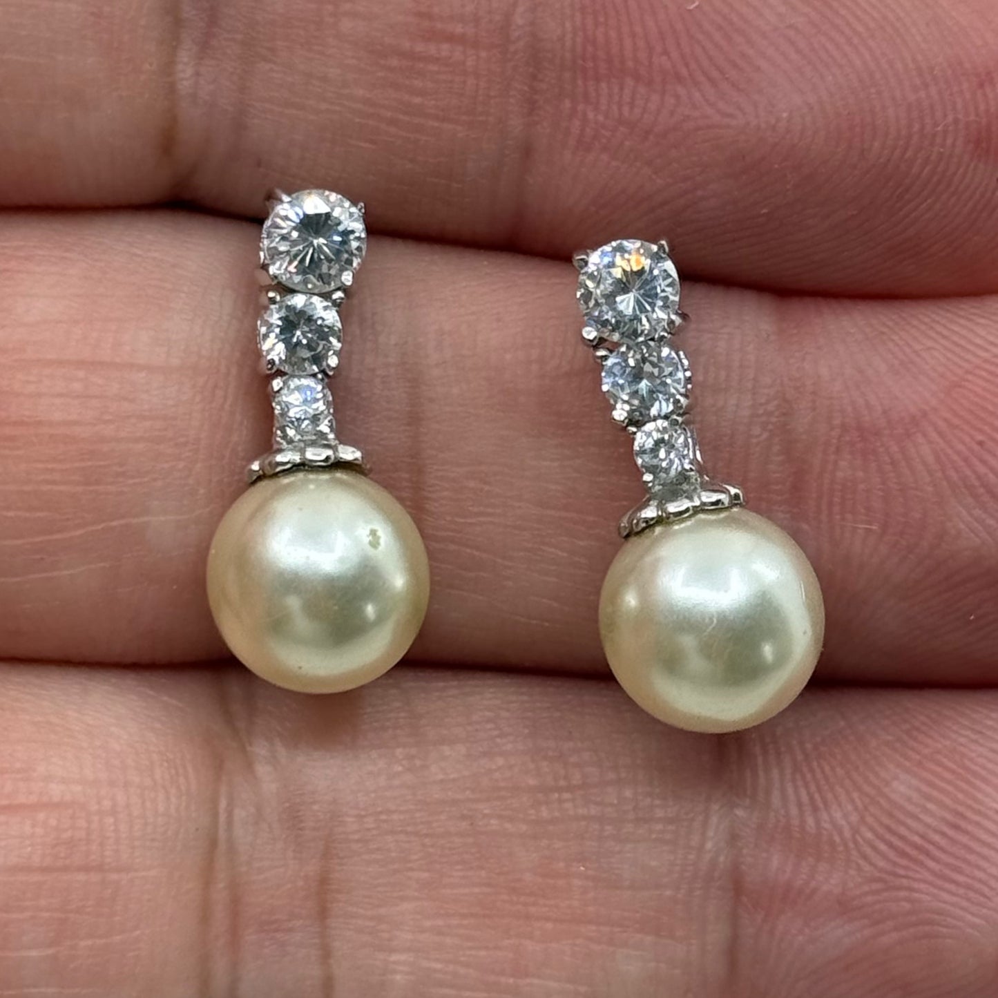 silver tone pearl & cubic zirconia drop earrings - GM1528