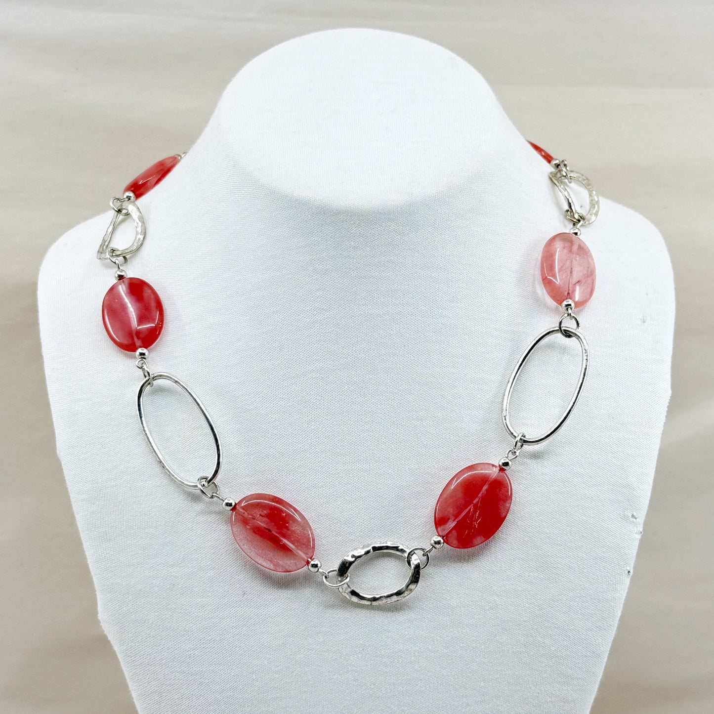 Silver tone cherry quartz bead necklace - GM1531