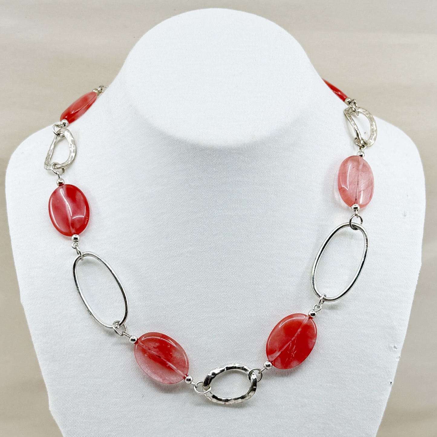 Silver tone cherry quartz bead necklace - GM1531