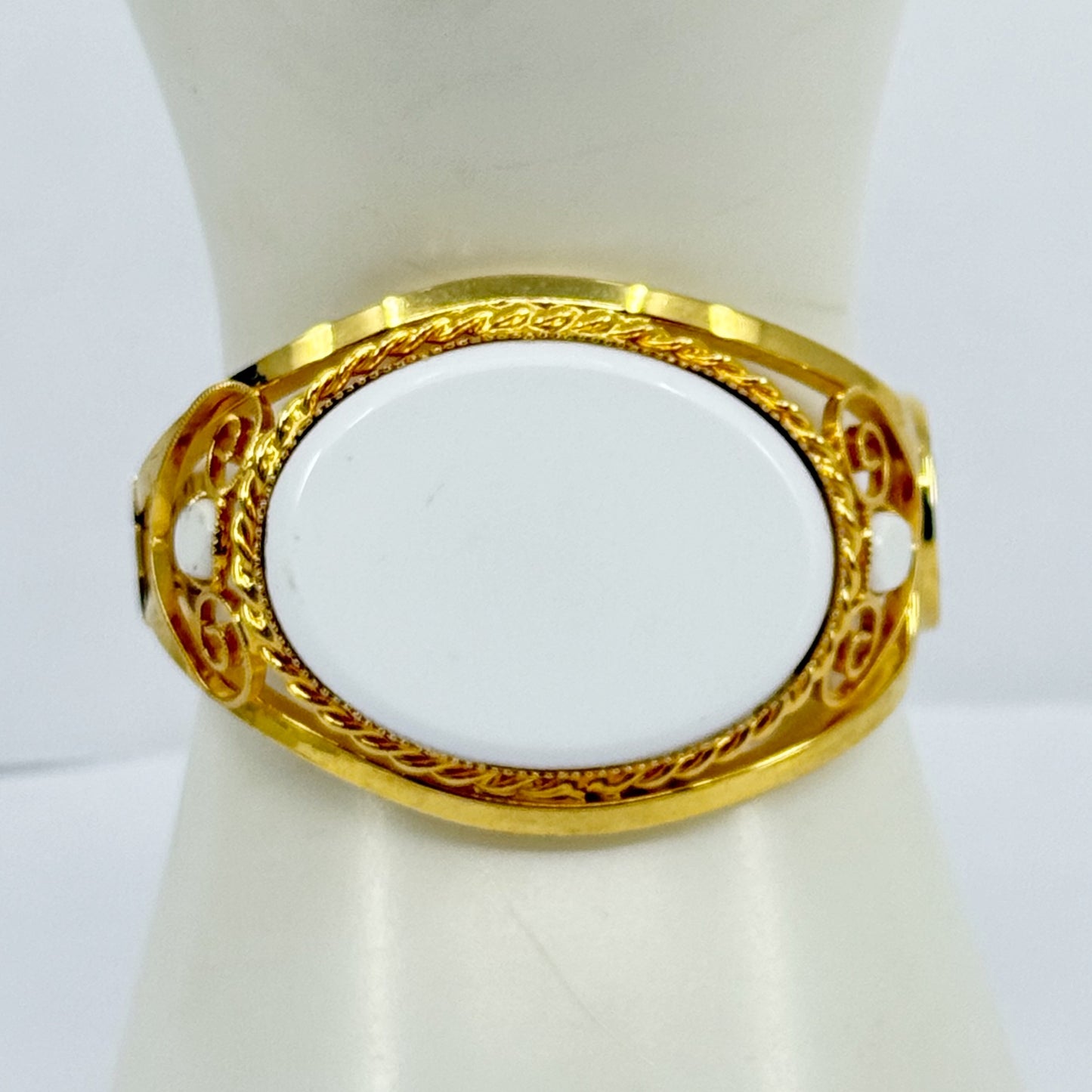 Vintage Gold tone white lucite hinged bracelet - GM3017