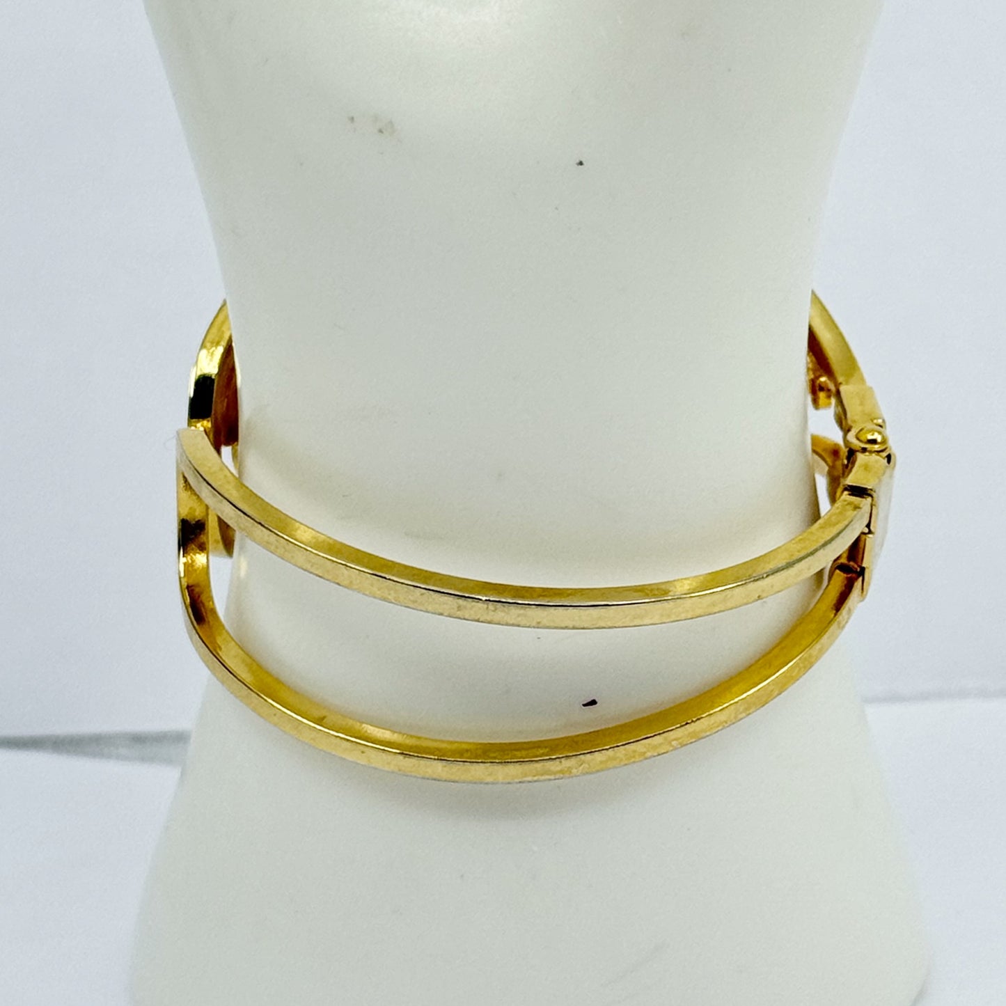 Vintage Gold tone white lucite hinged bracelet - GM3017