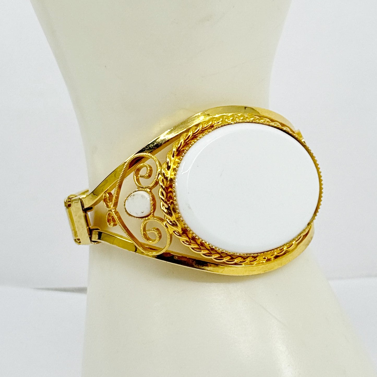 Vintage Gold tone white lucite hinged bracelet - GM3017
