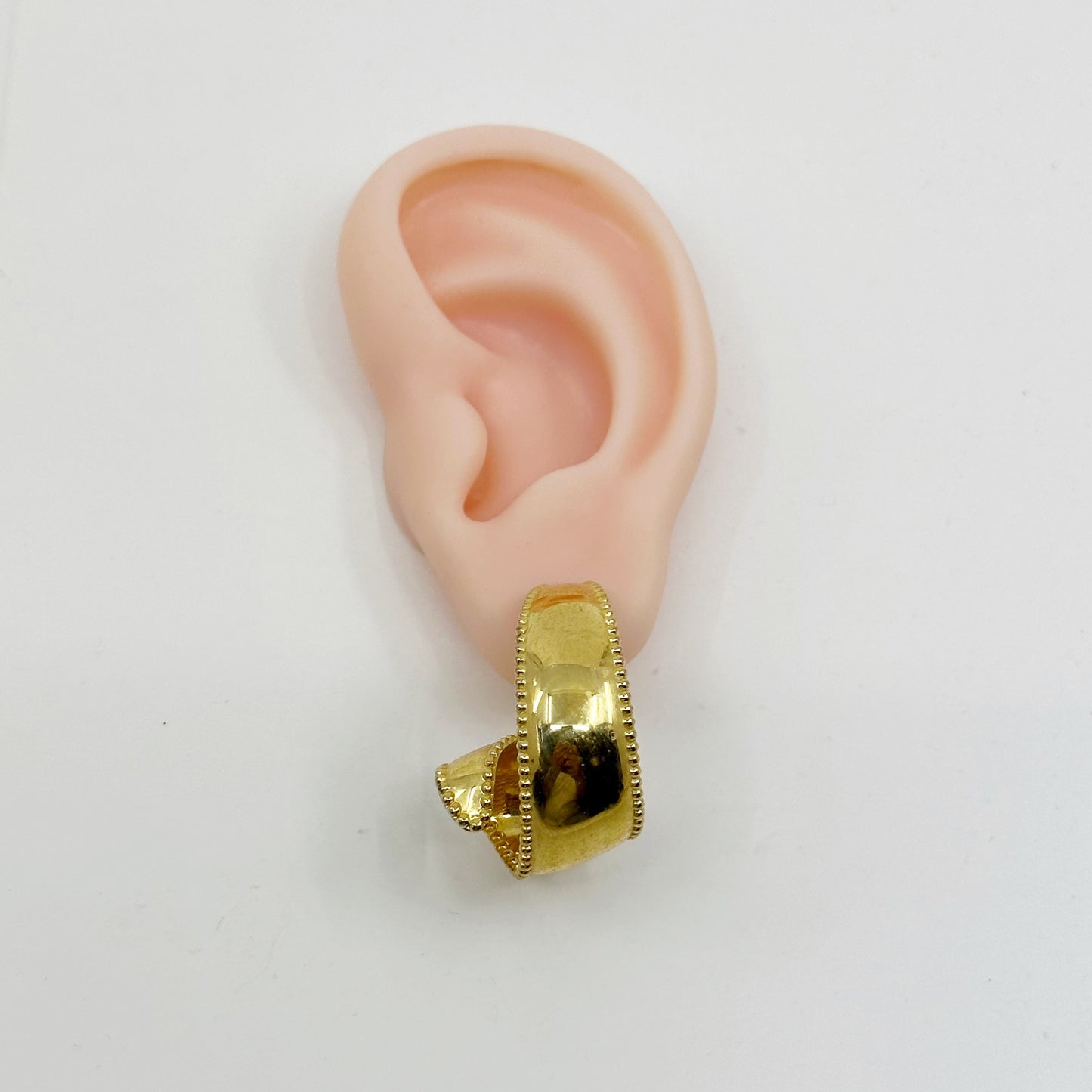 Vintage Gold tone swirl earrings GM1553