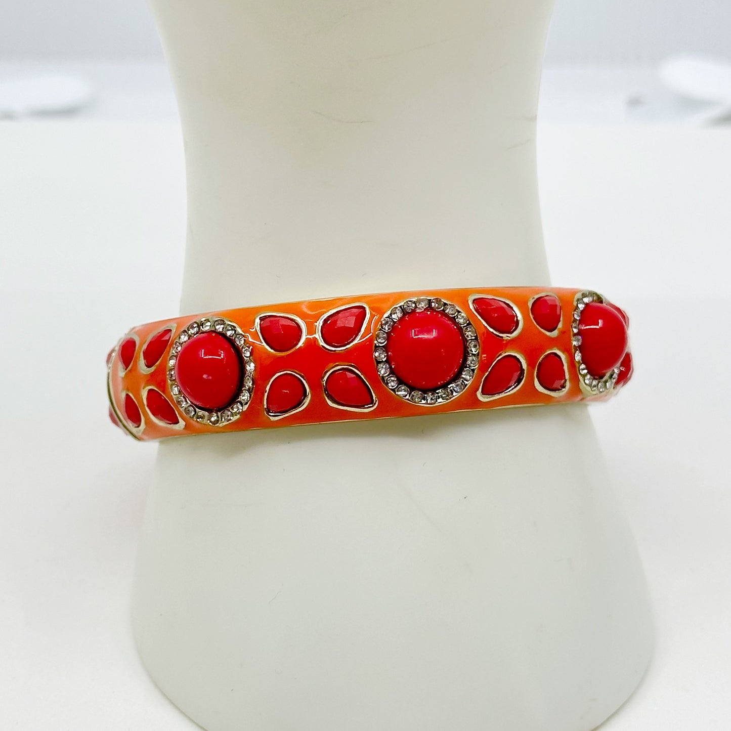 Sequin Gold tone Lucite cabochon Enamel Hinged bangle bracelet GM1567