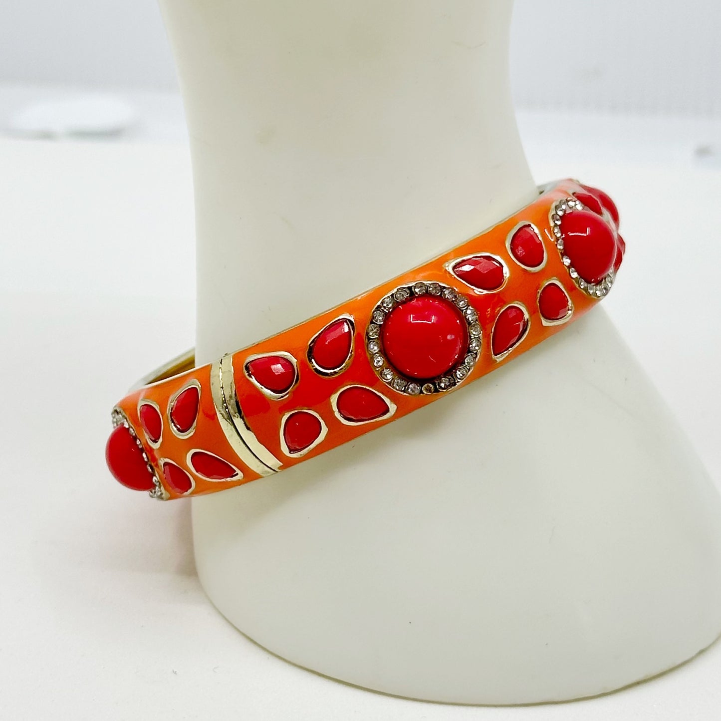 Sequin Gold tone Lucite cabochon Enamel Hinged bangle bracelet GM1567