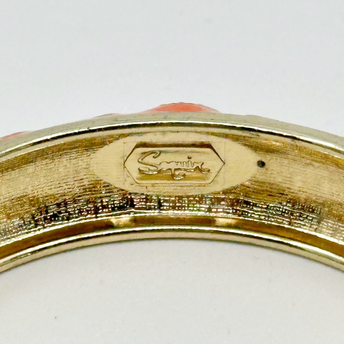 Sequin Gold tone Lucite cabochon Enamel Hinged bangle bracelet GM1567