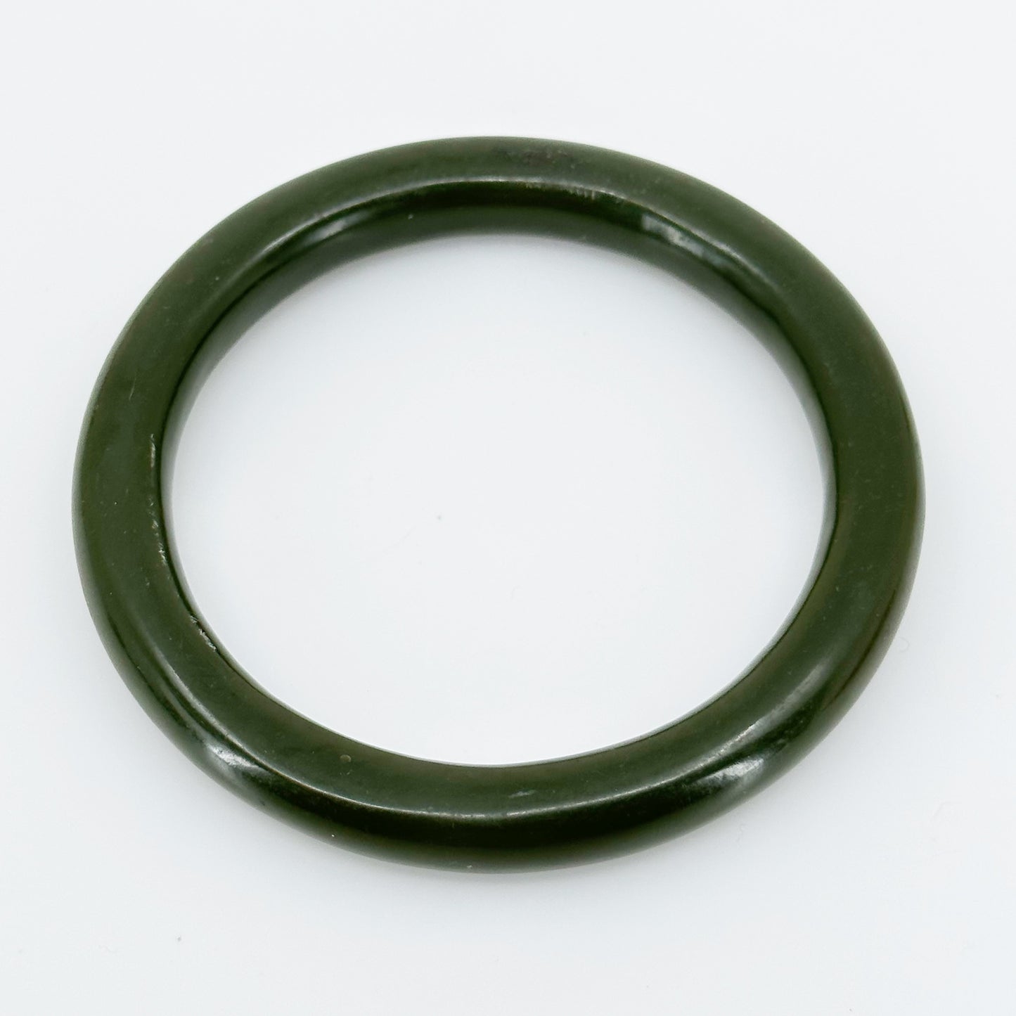 Vintage nephrite lucite bangle bracelet
