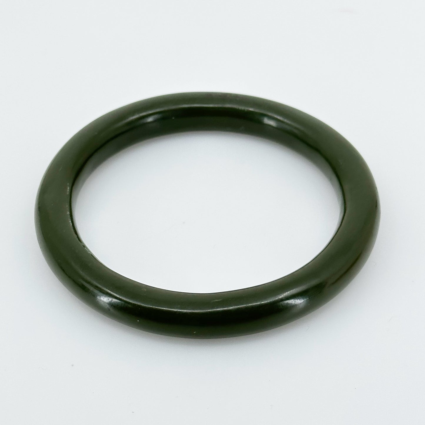 Vintage nephrite lucite bangle bracelet