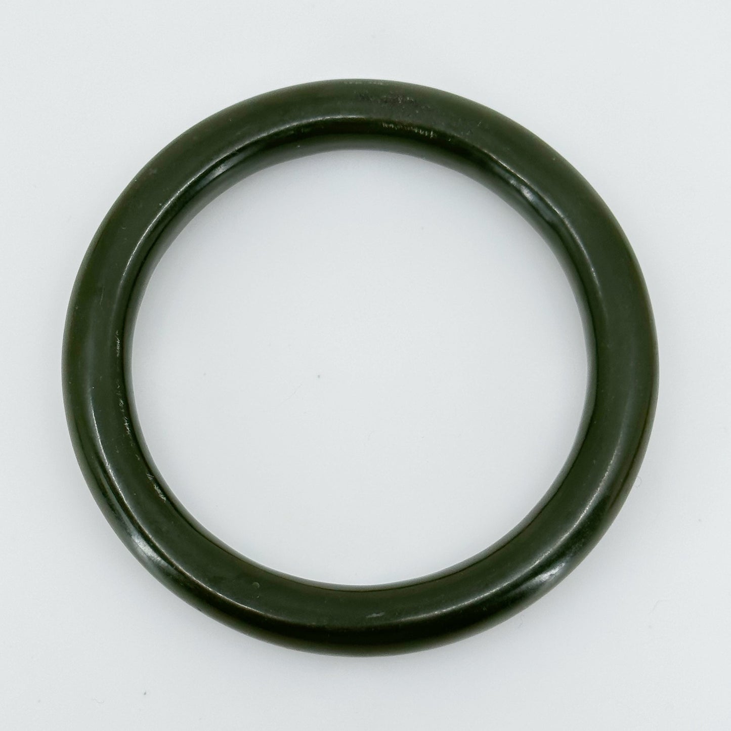 Vintage nephrite lucite bangle bracelet