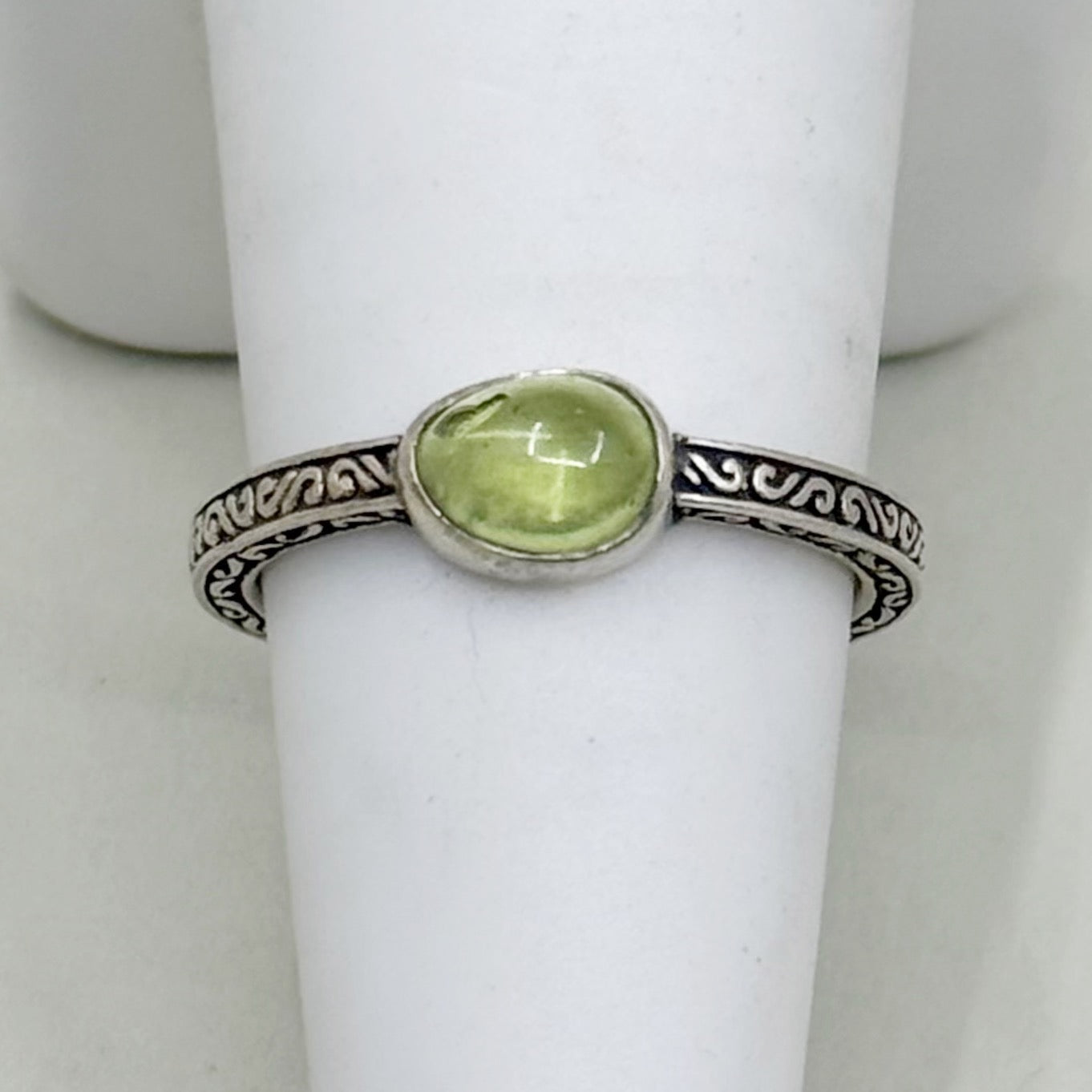 Bask sterling silver peridot cabochon band ring - GM169