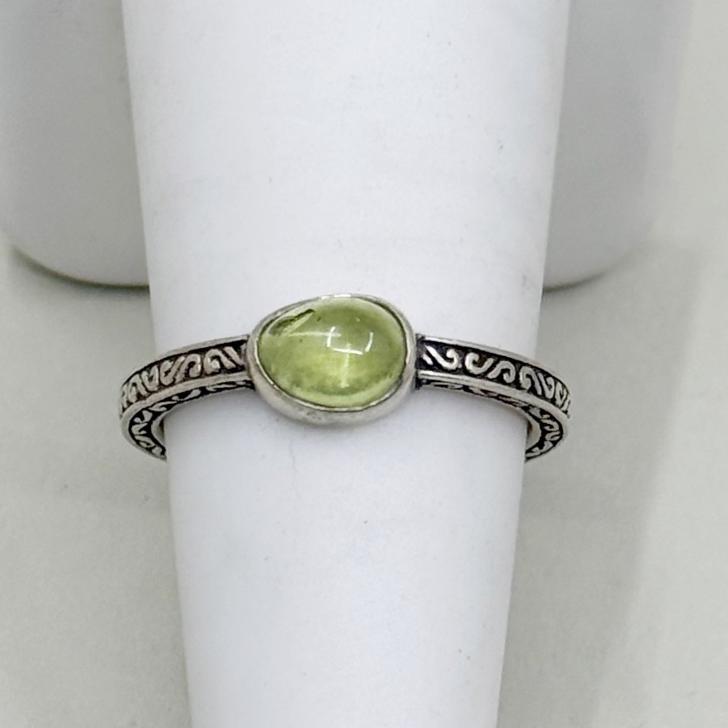 Bask sterling silver peridot cabochon band ring - GM169