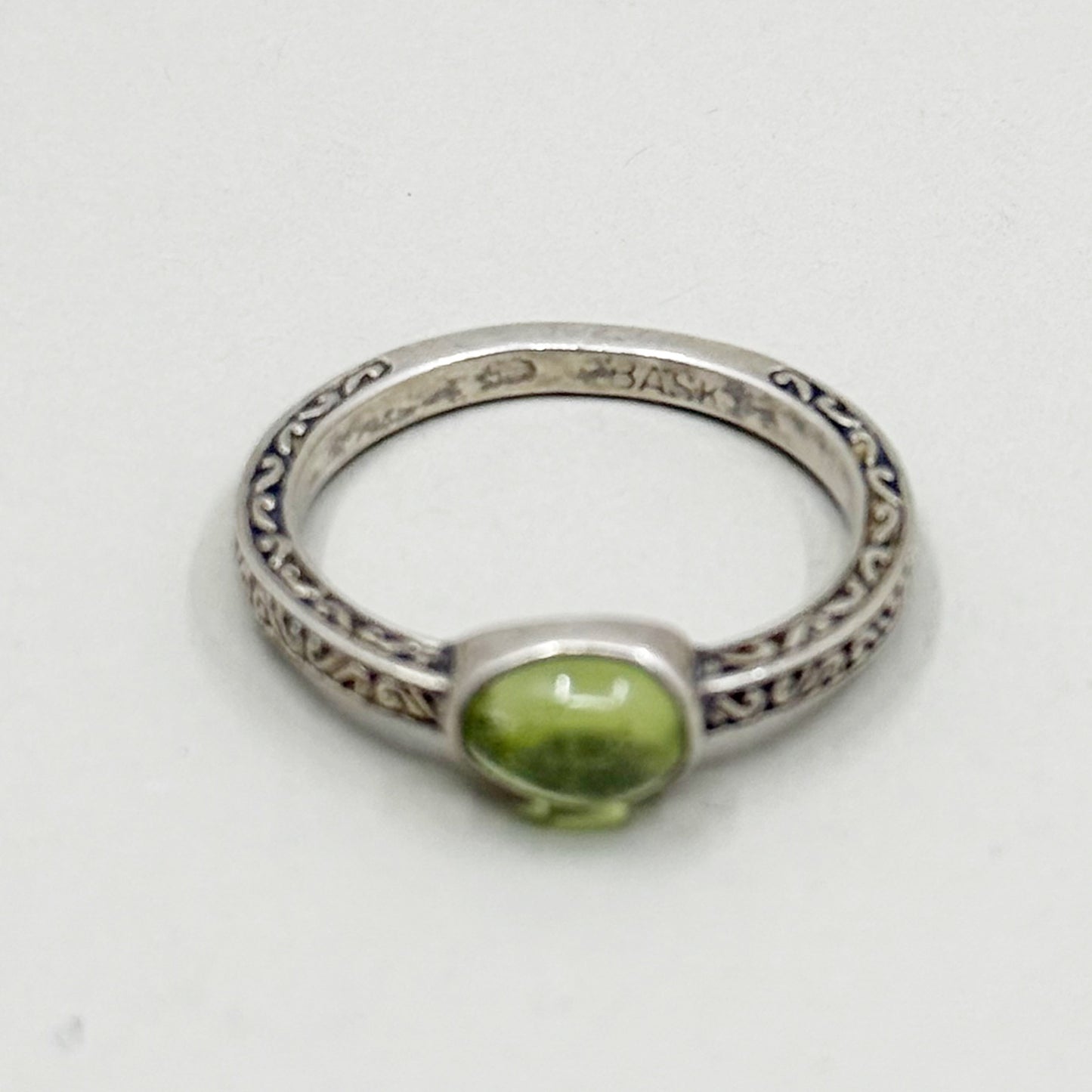 Bask sterling silver peridot cabochon band ring - GM169