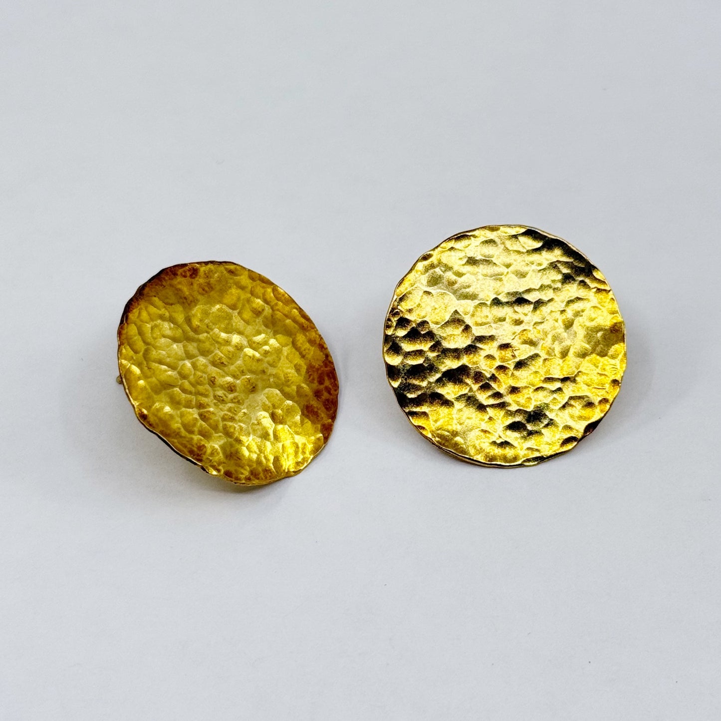 22k gold over sterling silver hammered disk stud earrings - GM172