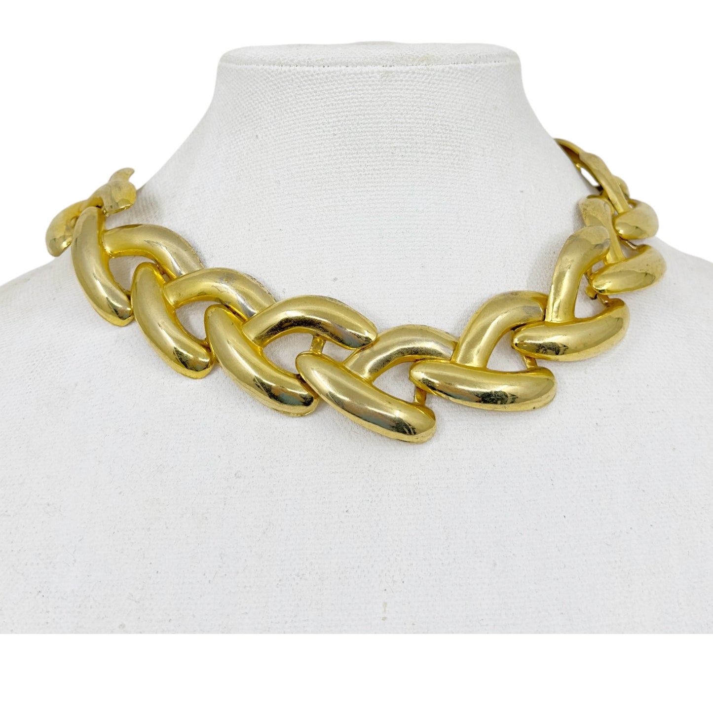 Vintage oversized gold tone necklace