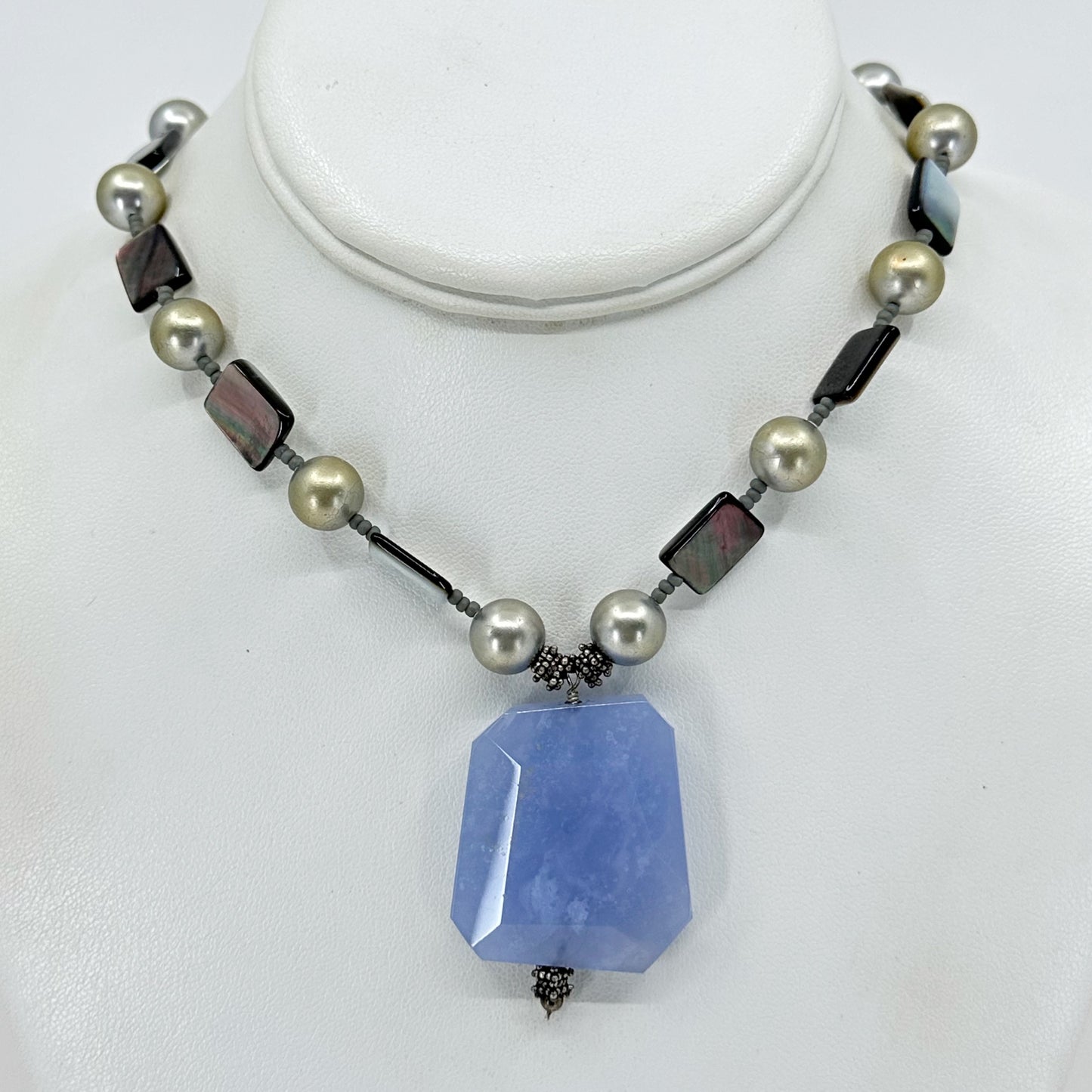 Sterling silver pearl, mother pearl & chalcedony bead necklace - GM202