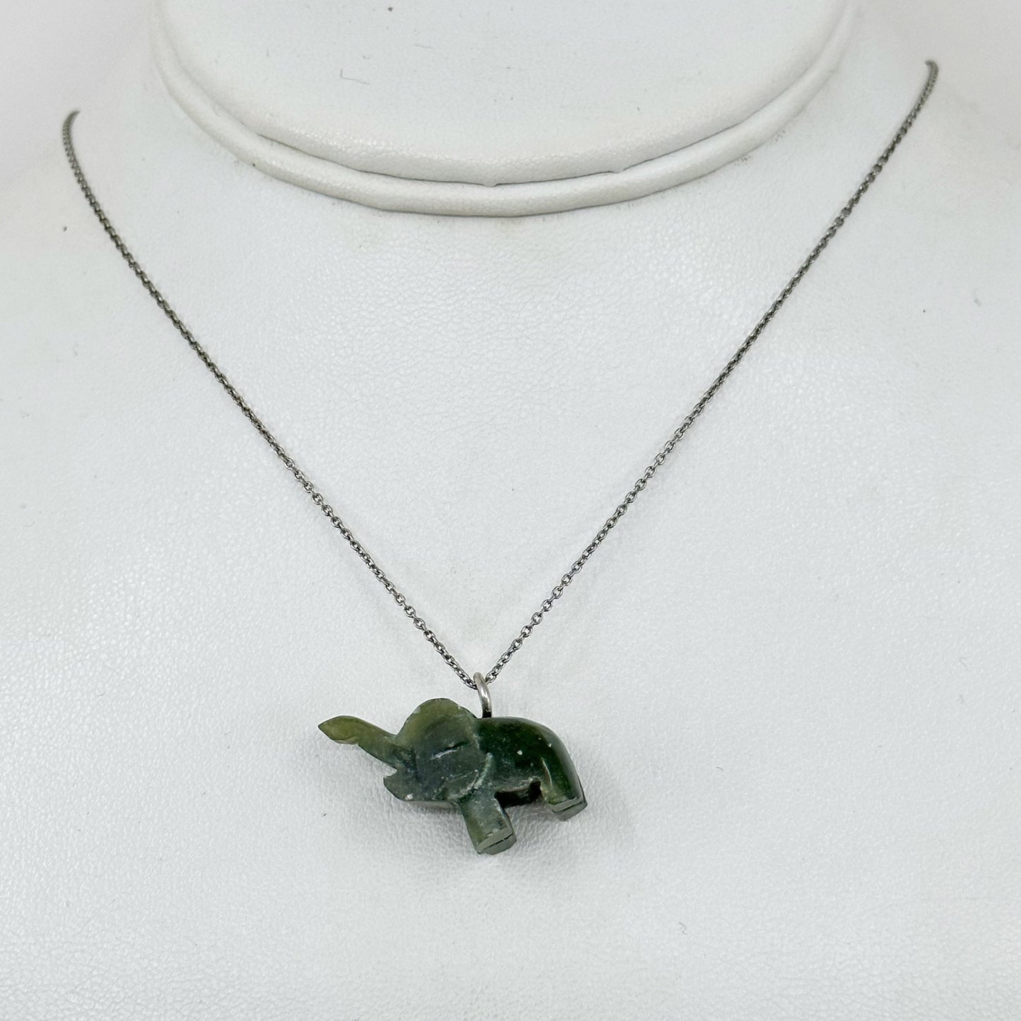 Sterling silver nephrite jade elephant pendant - GM225