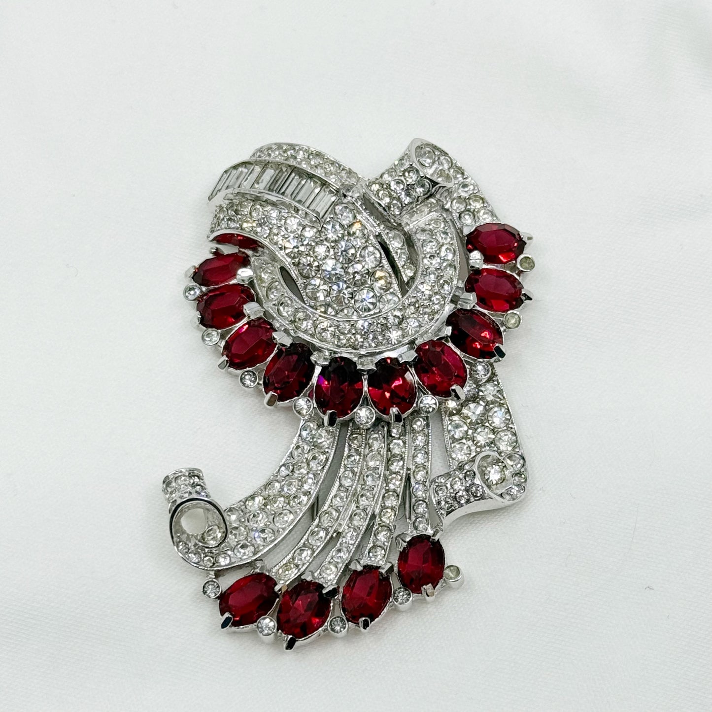 Retro Coro silver tone ruby & diamanté rhinestone spray fur clip brooch - GM30