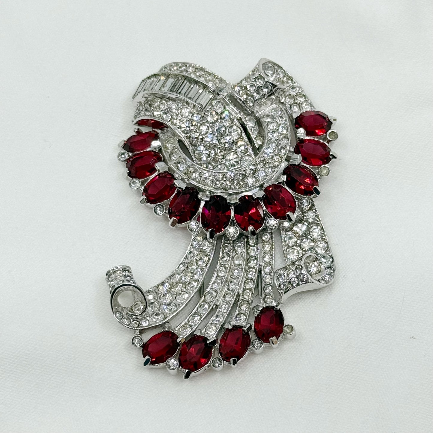 Retro Coro silver tone ruby & diamanté rhinestone spray fur clip brooch - GM30