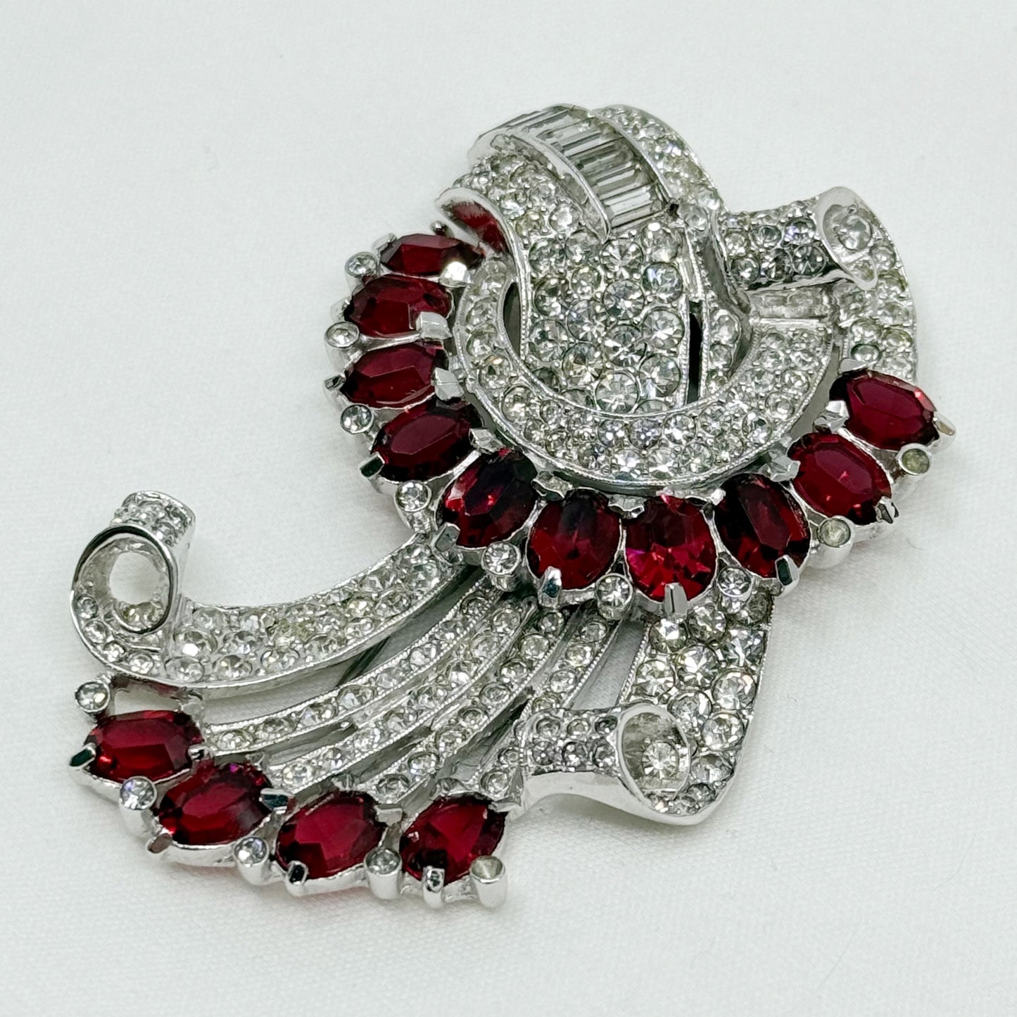 Retro Coro silver tone ruby & diamanté rhinestone spray fur clip brooch - GM30