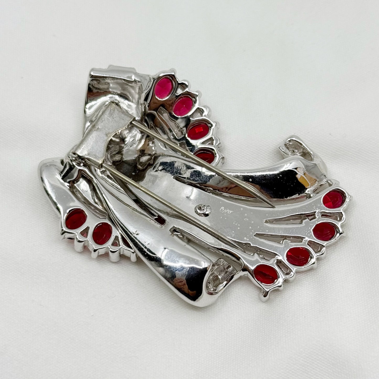 Retro Coro silver tone ruby & diamanté rhinestone spray fur clip brooch - GM30